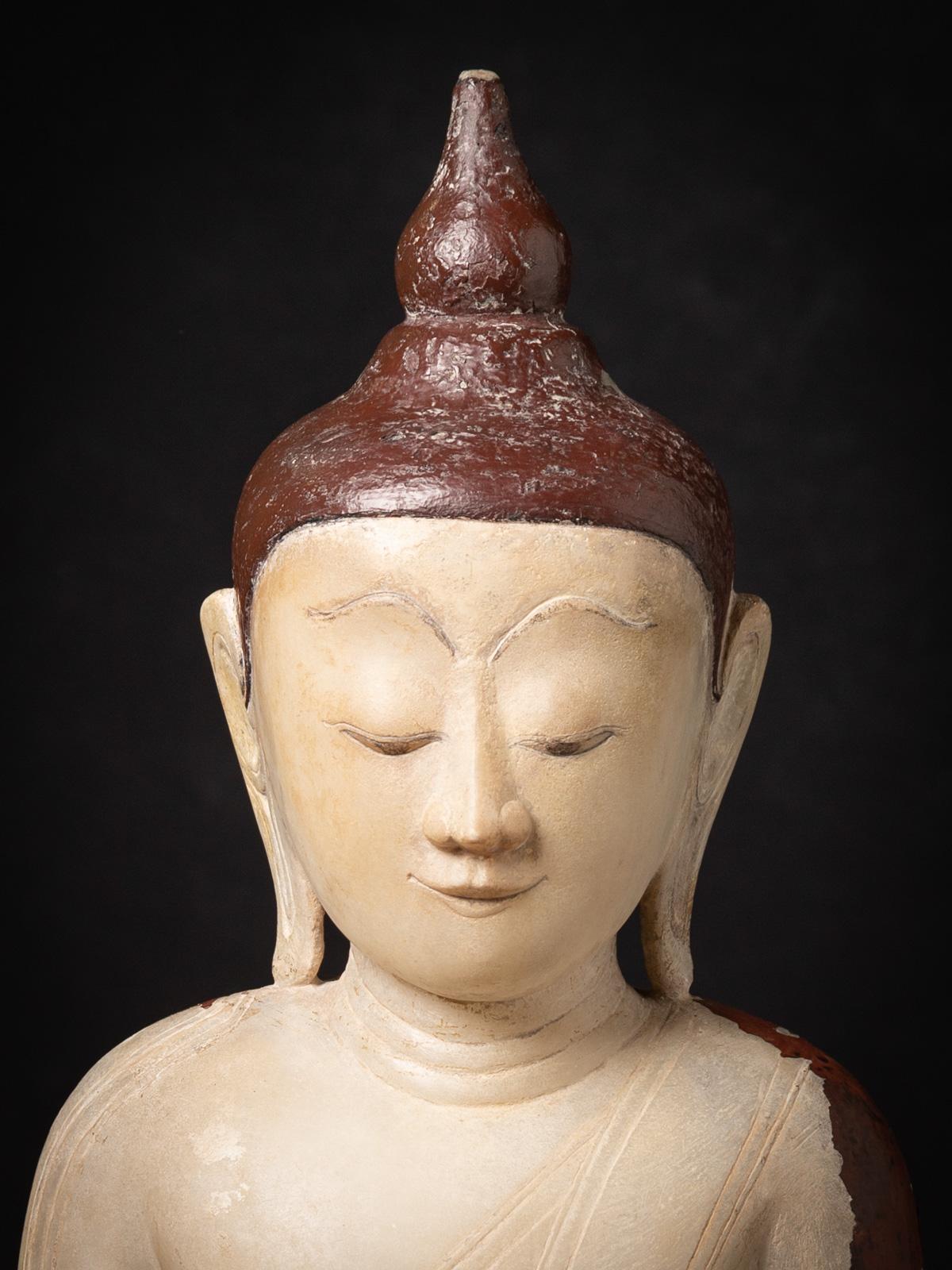 16-17th century Very special antique Burmese alabaster Buddha statue from Burma In Good Condition For Sale In DEVENTER, NL