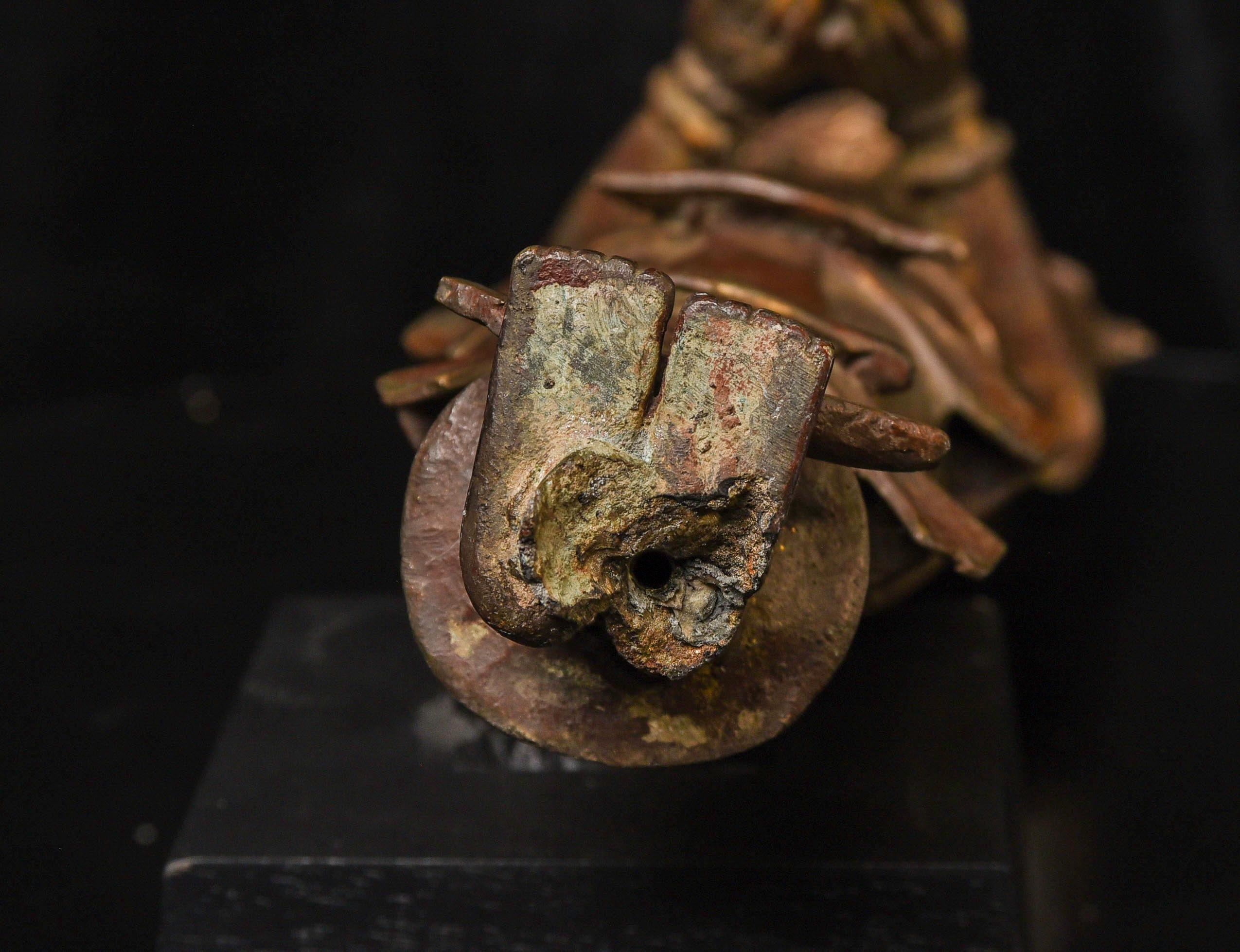 Buddha birmano in piedi 