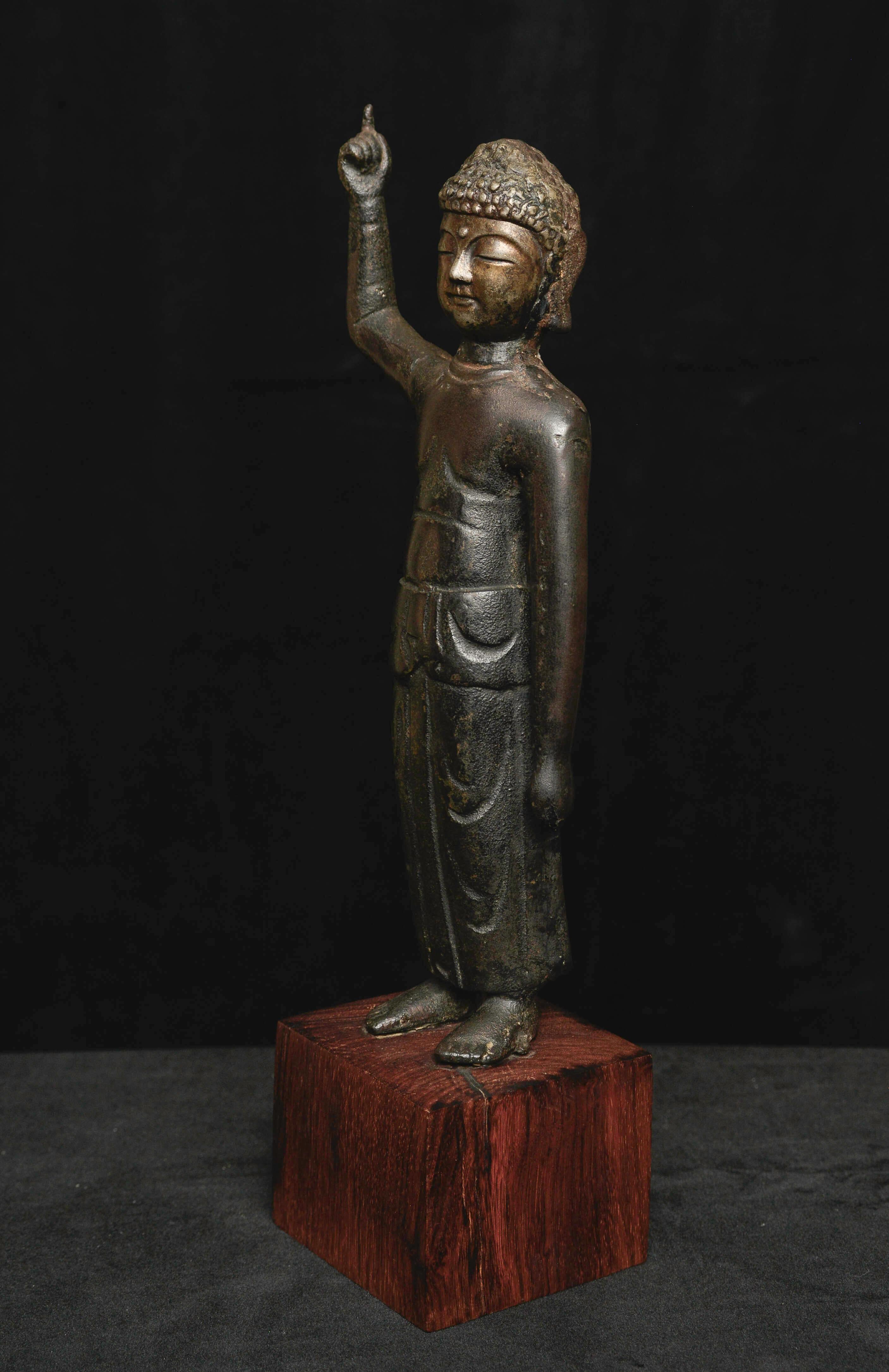 Cast 16/17thC Korean Baby Buddha pointing to heaven and earth. For Sale
