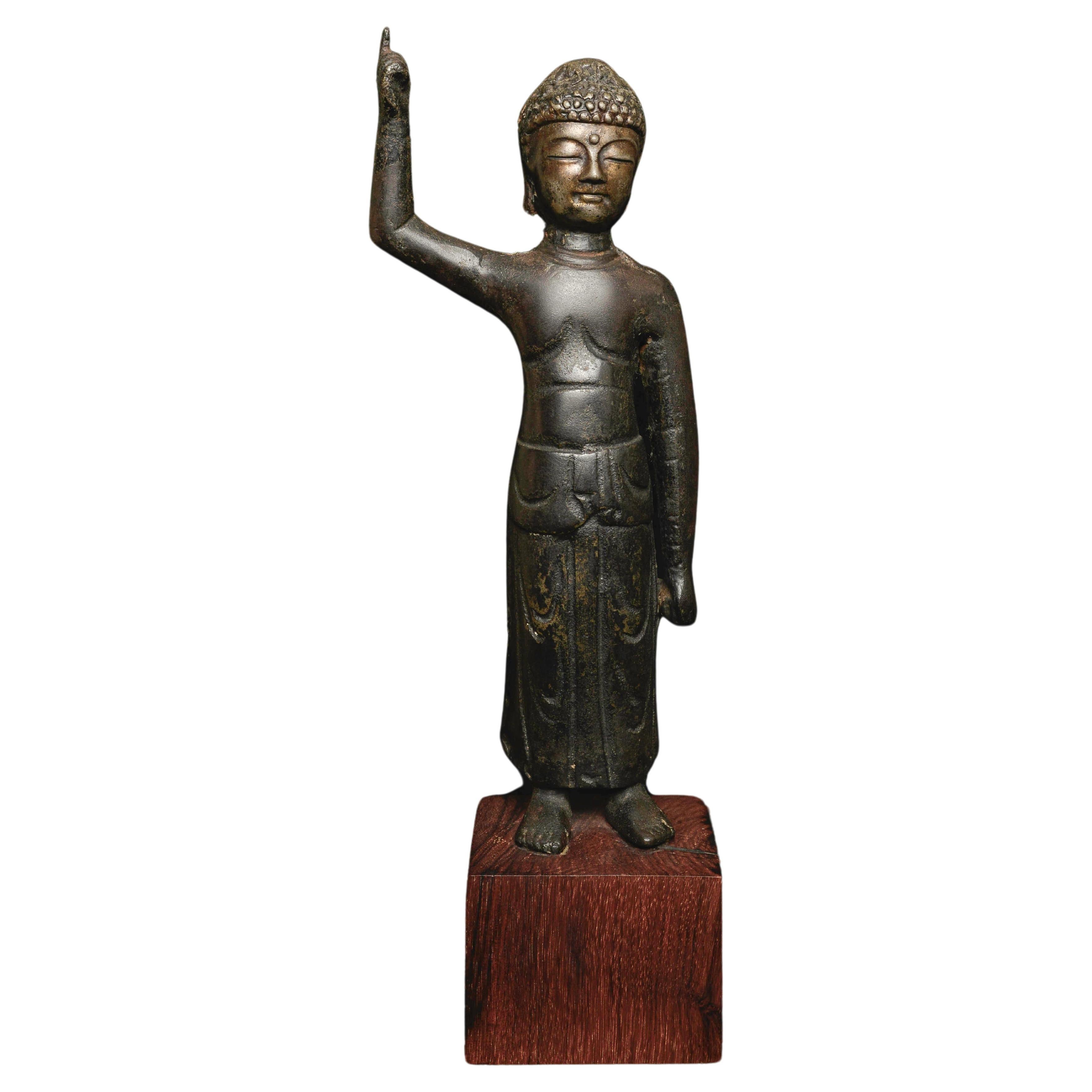 16/17. Jh. Koreanischer Baby-Buddha, der auf Himmel und Erde zeigt.