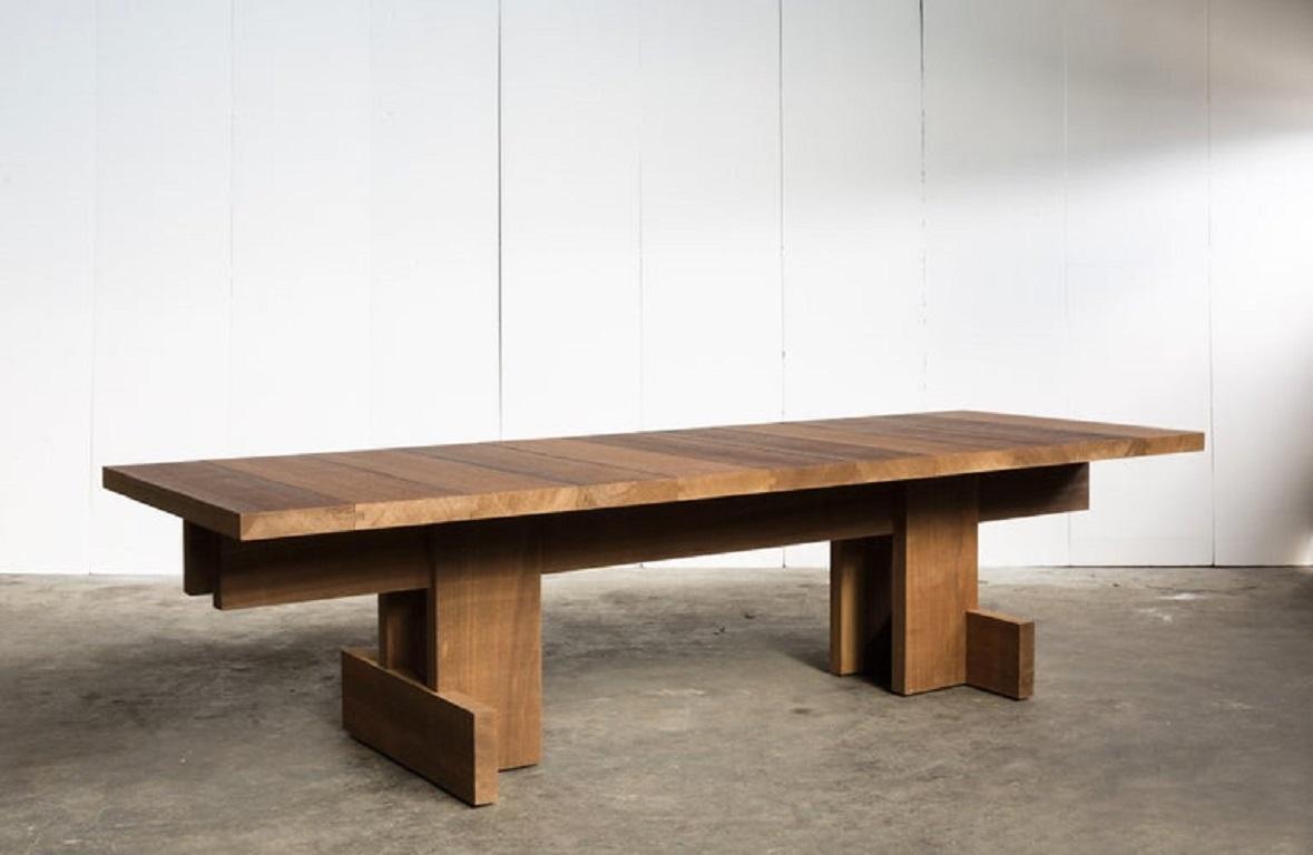 Moderne Table de salle à manger en bois brutaliste d'intérieur/extérieur de 16'-5