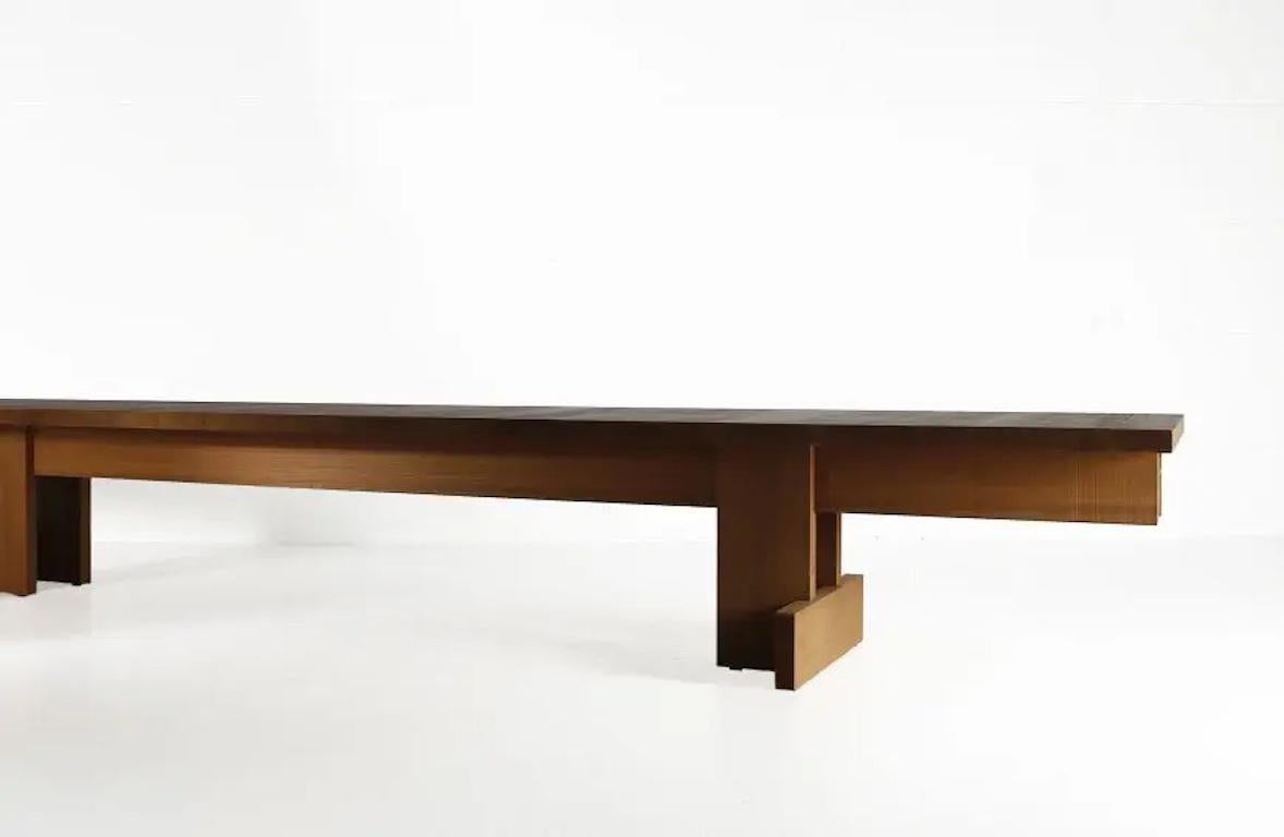 Moderne Table de salle à manger en bois brutaliste d'intérieur/extérieur de 16'-5