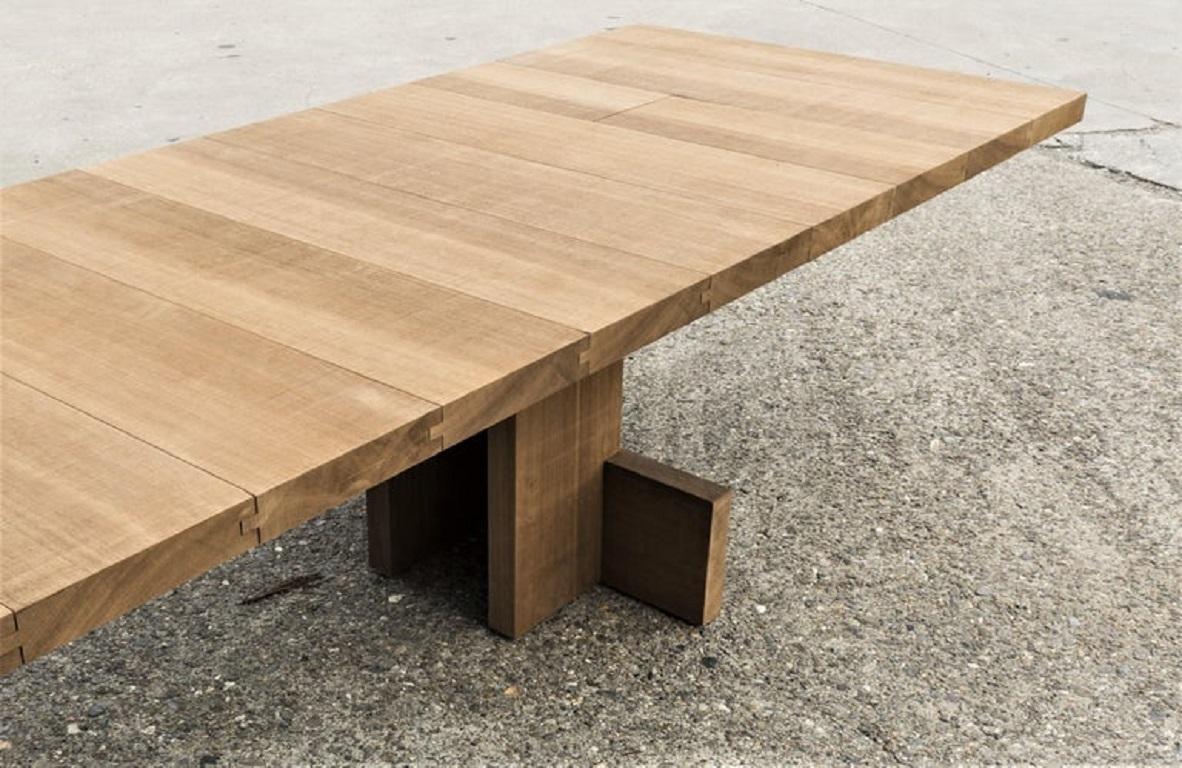 Table de salle à manger en bois brutaliste d'intérieur/extérieur de 16'-5