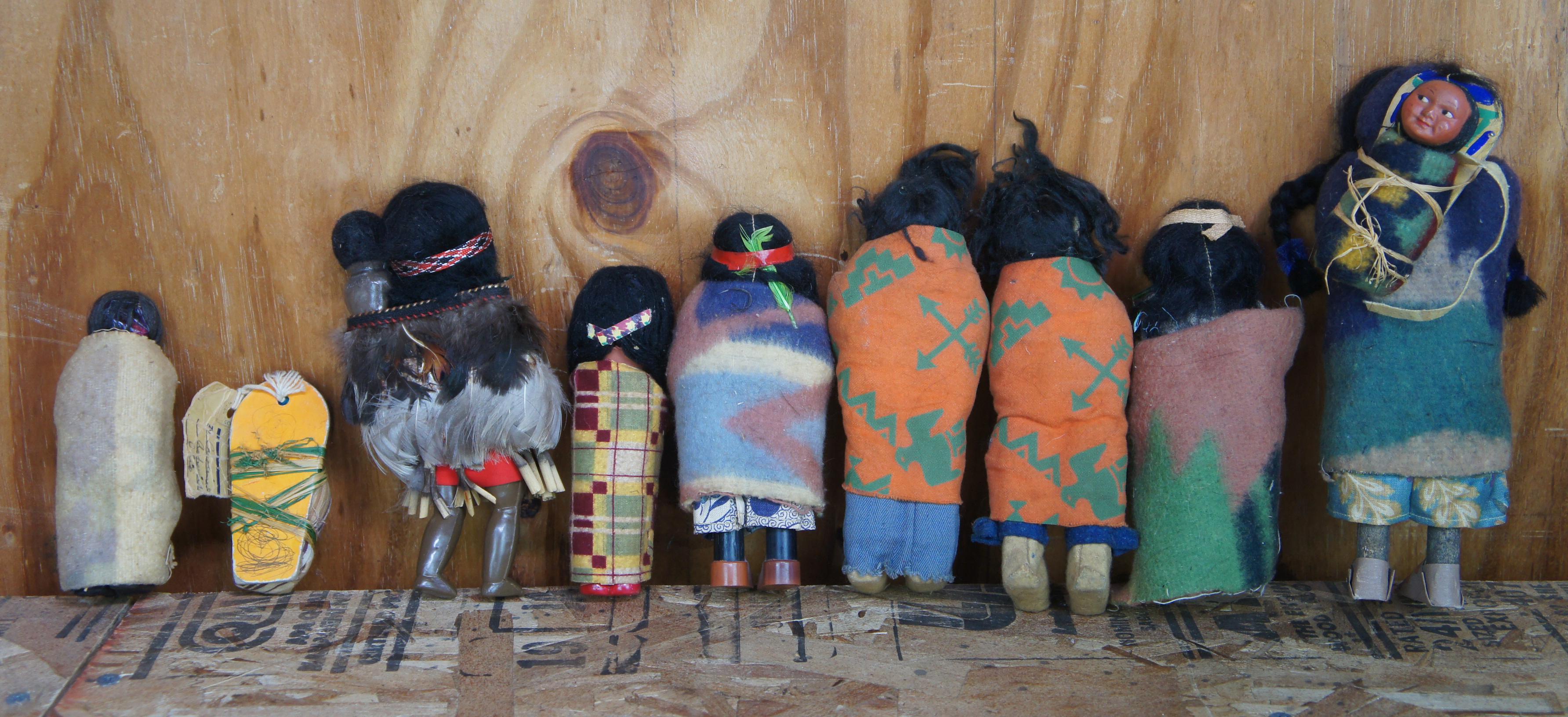 16 poupées amérindiennes Skookum Bully Good Indian Dolls Papoose Tribal en laine ancienne  Bon état - En vente à Dayton, OH