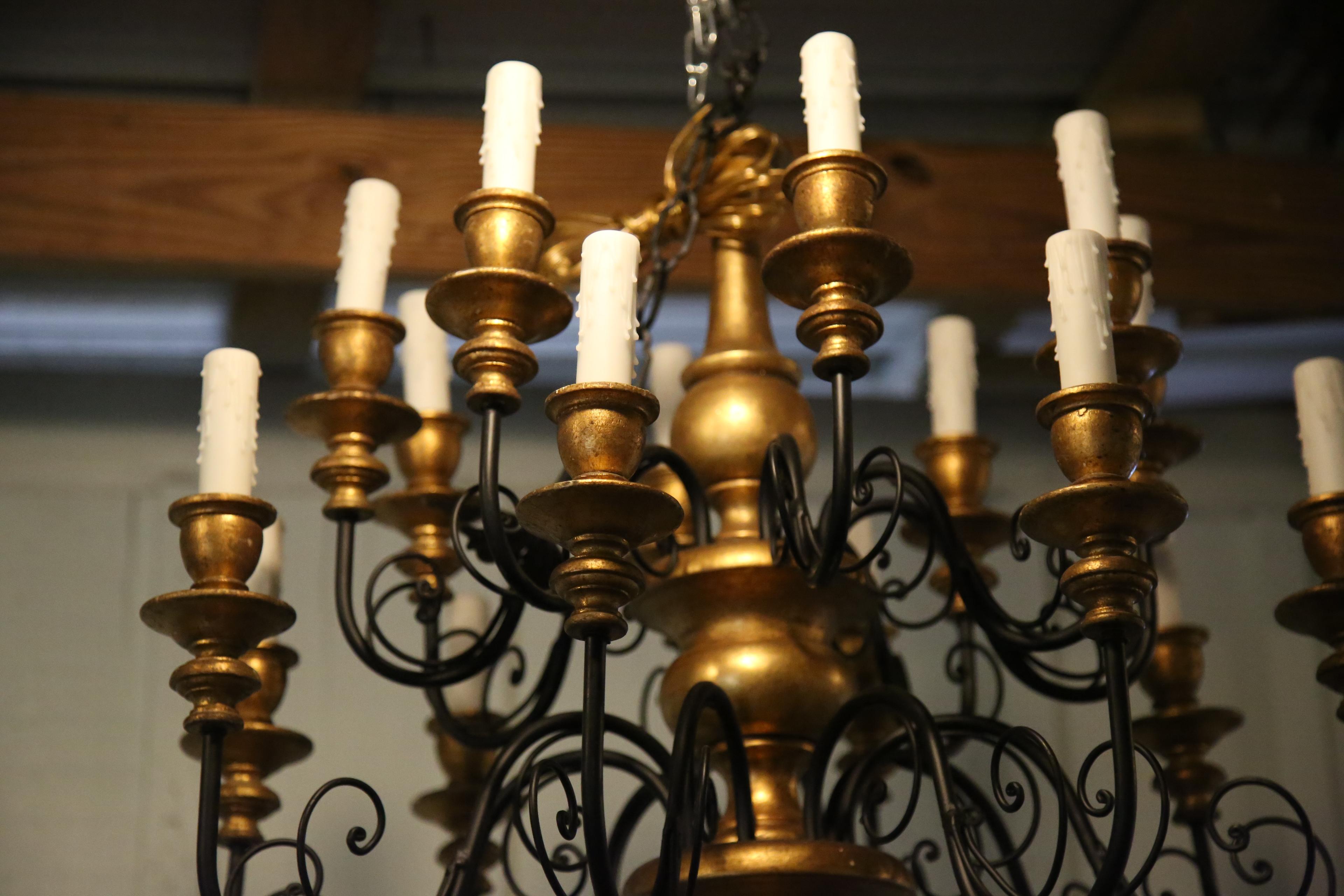 16 Arm Italian Wood Gold Gilt Chandelier For Sale 2