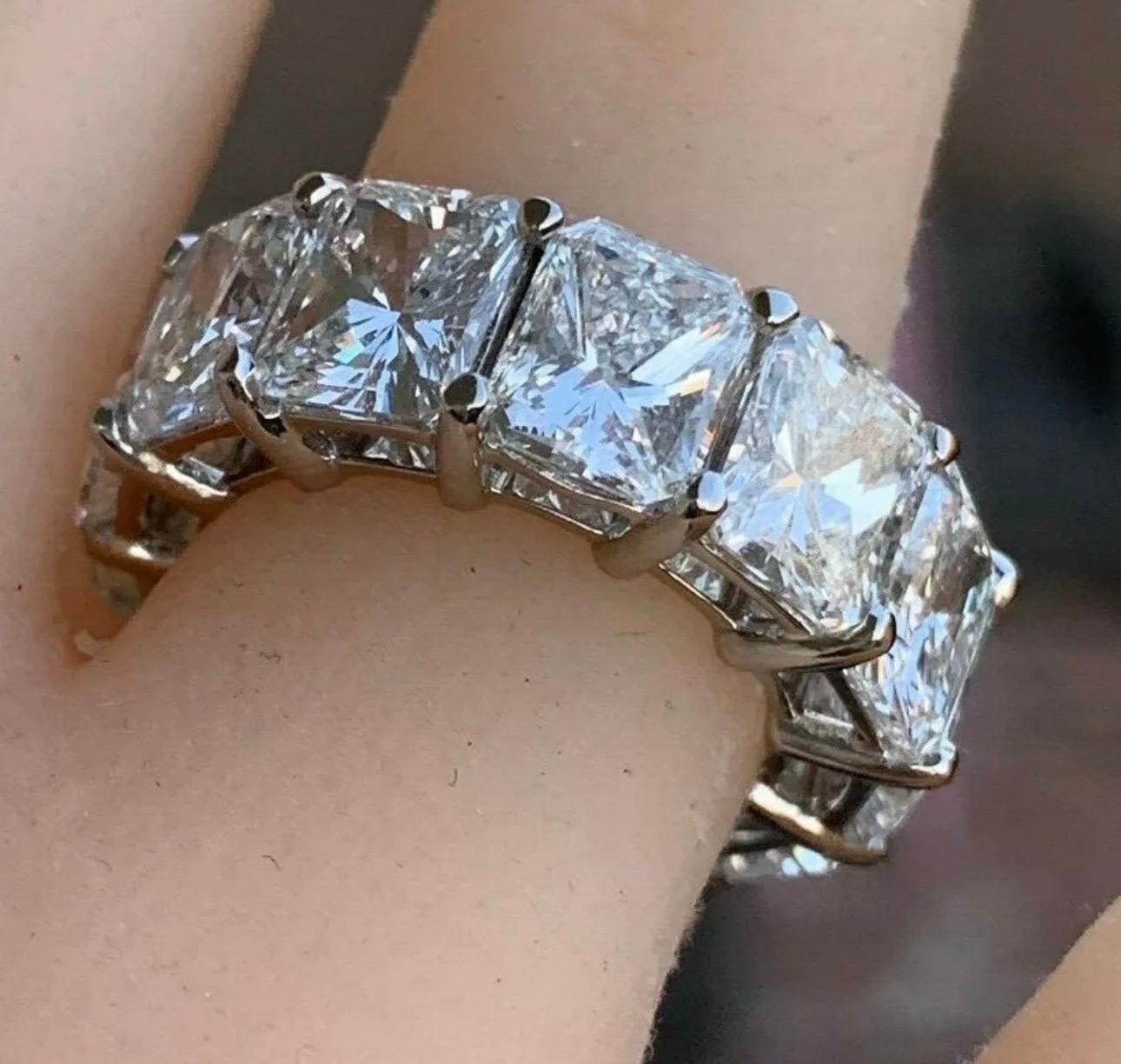 Anello di eternità con diamante radiante da 16 carati circa, Ben Dannie In condizioni Nuovo in vendita a West Hollywood, CA
