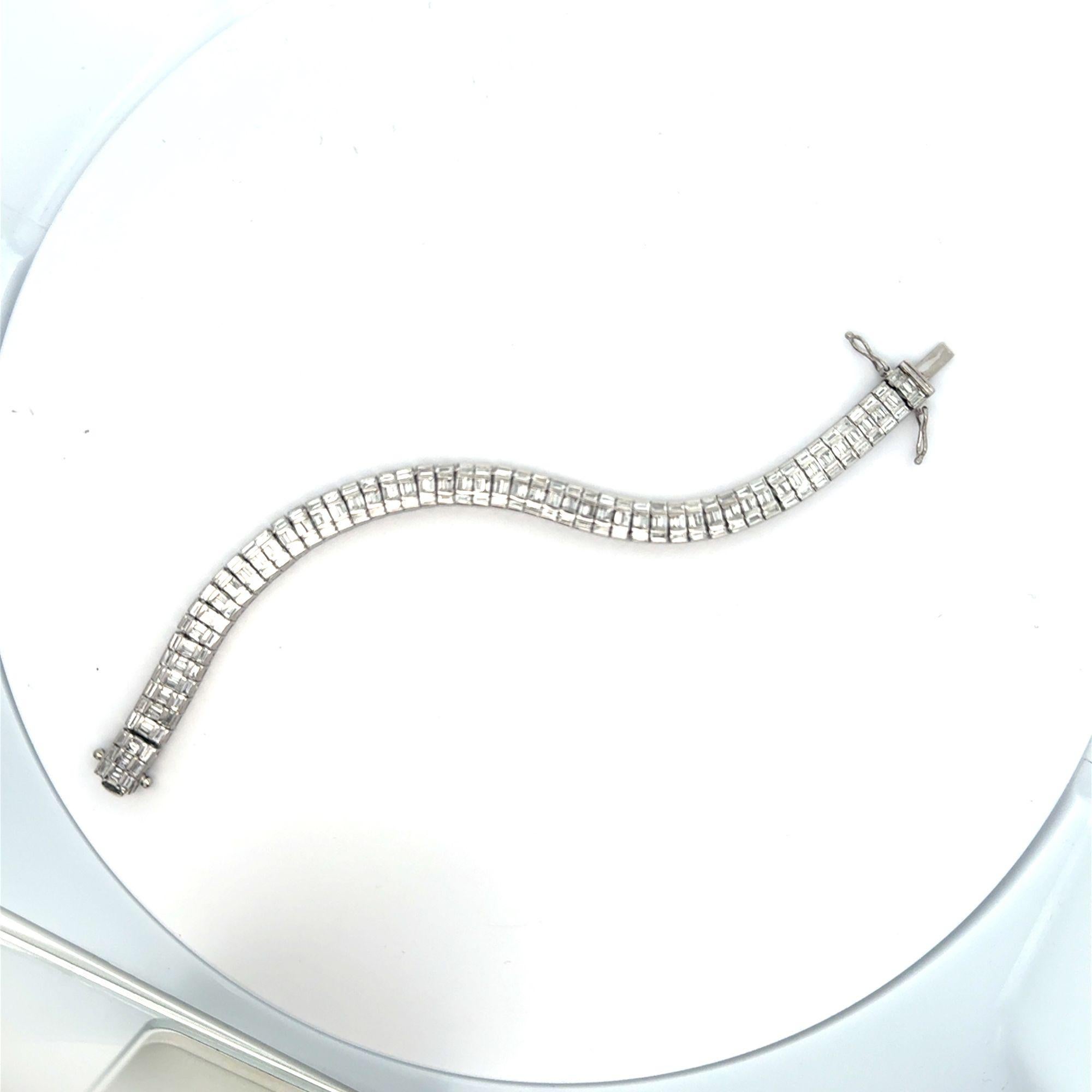 Bracelet à plusieurs maillons en or blanc 18 carats avec diamants taille baguette de 16 carats en vente 6