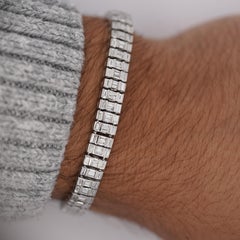 Bracelet à plusieurs maillons en or blanc 18 carats avec diamants taille baguette de 16 carats