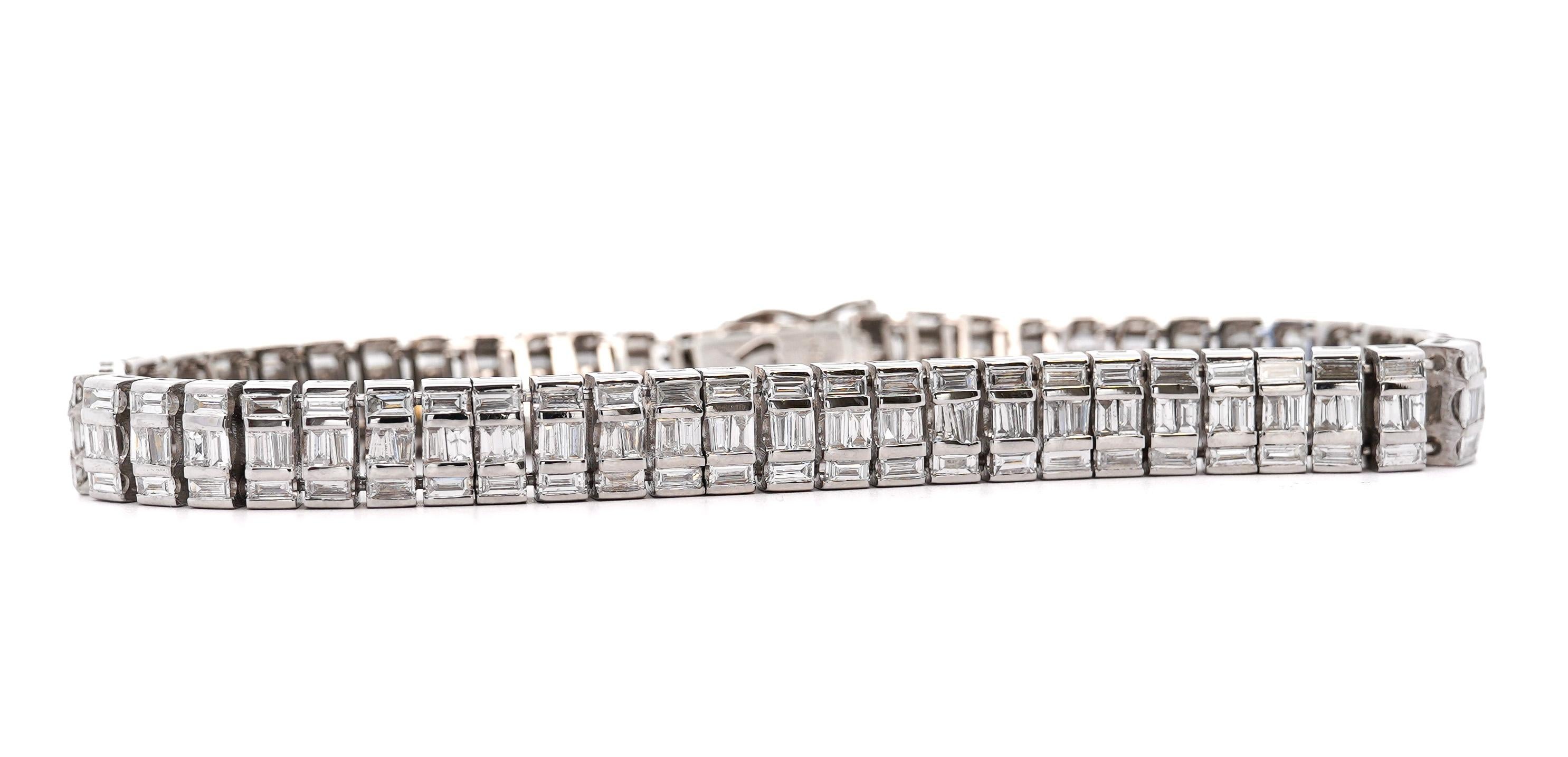 Contemporain Bracelet à plusieurs maillons en or blanc 18 carats avec diamants taille baguette de 16 carats en vente