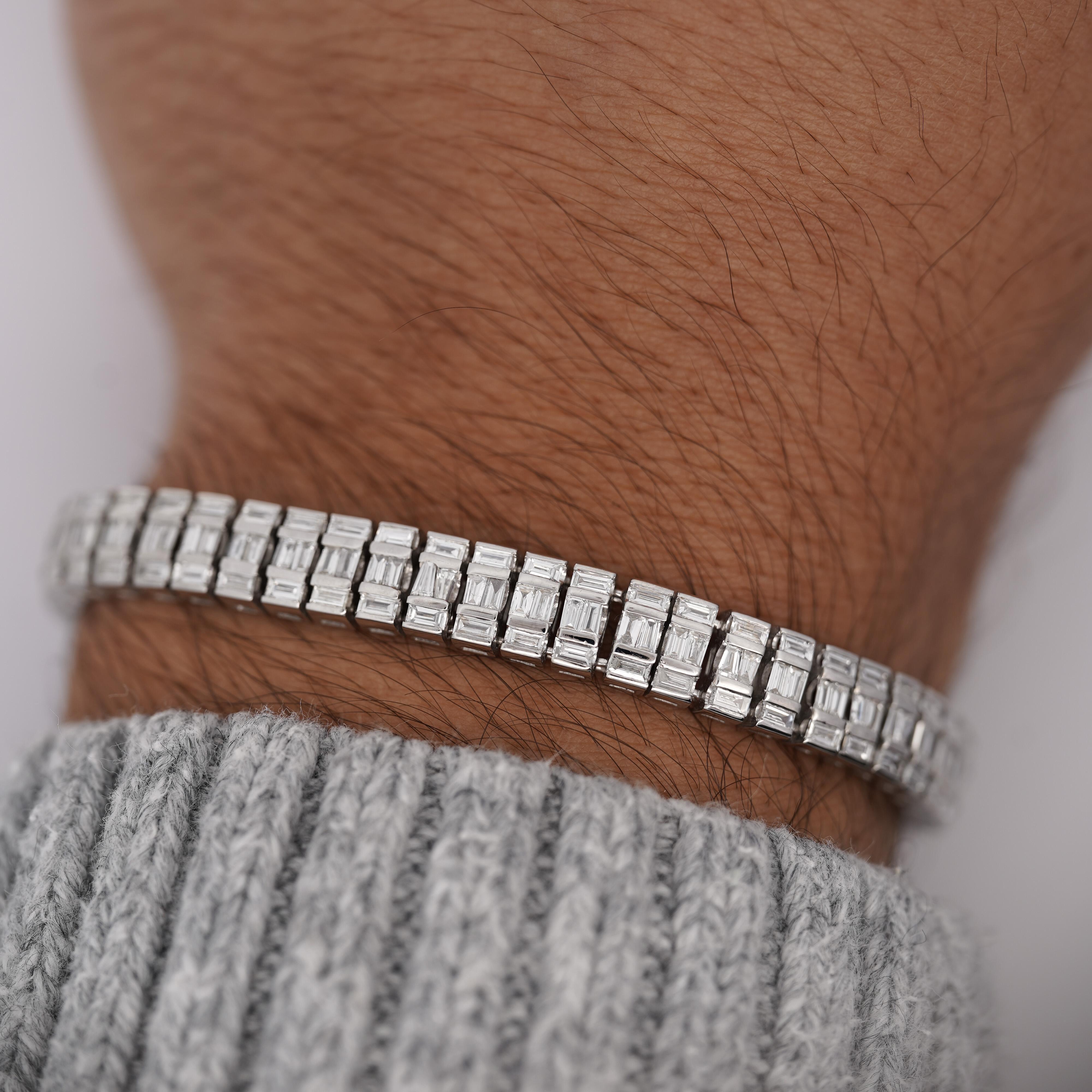 Taille baguette Bracelet à plusieurs maillons en or blanc 18 carats avec diamants taille baguette de 16 carats en vente