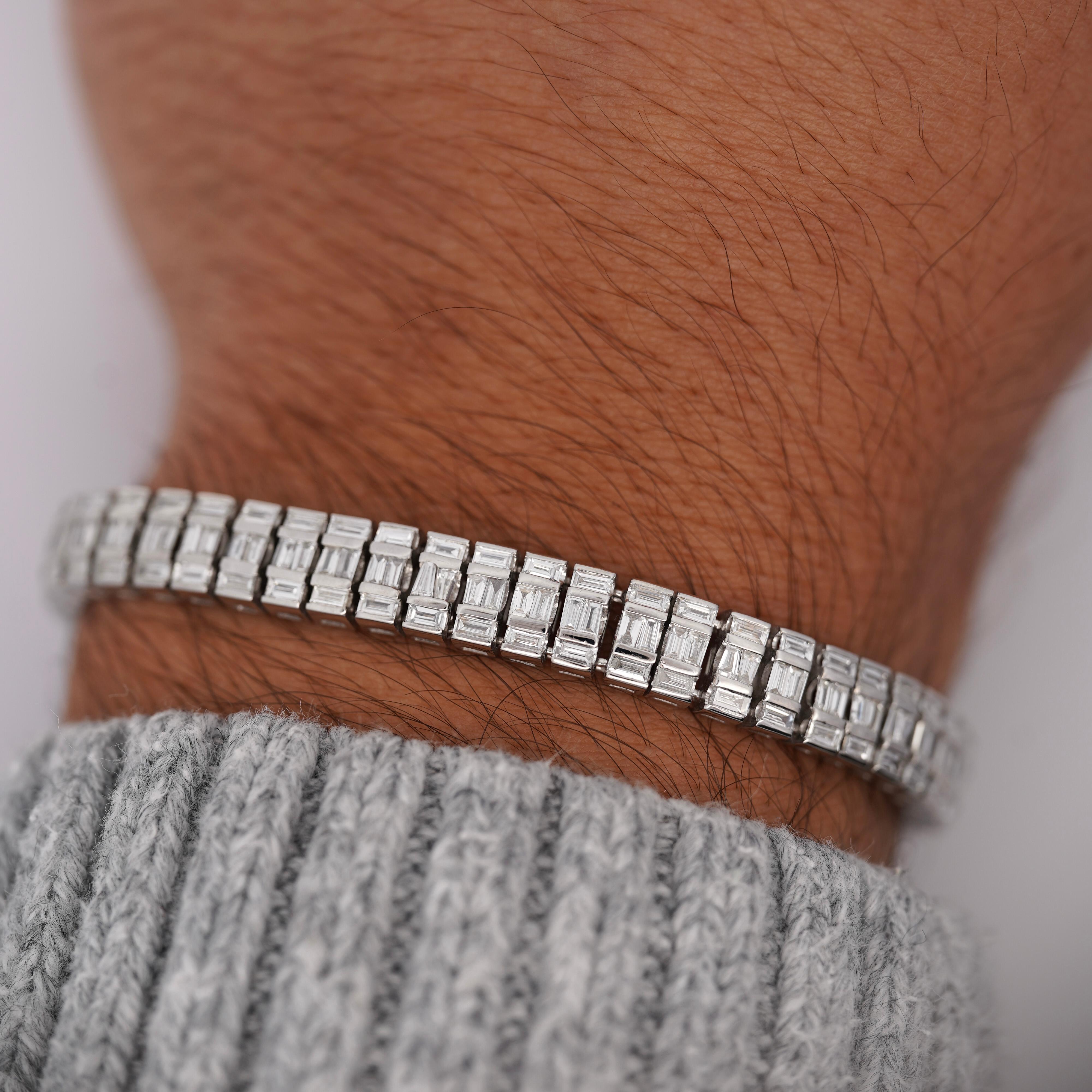 Bracelet à plusieurs maillons en or blanc 18 carats avec diamants taille baguette de 16 carats Neuf - En vente à Miami, FL