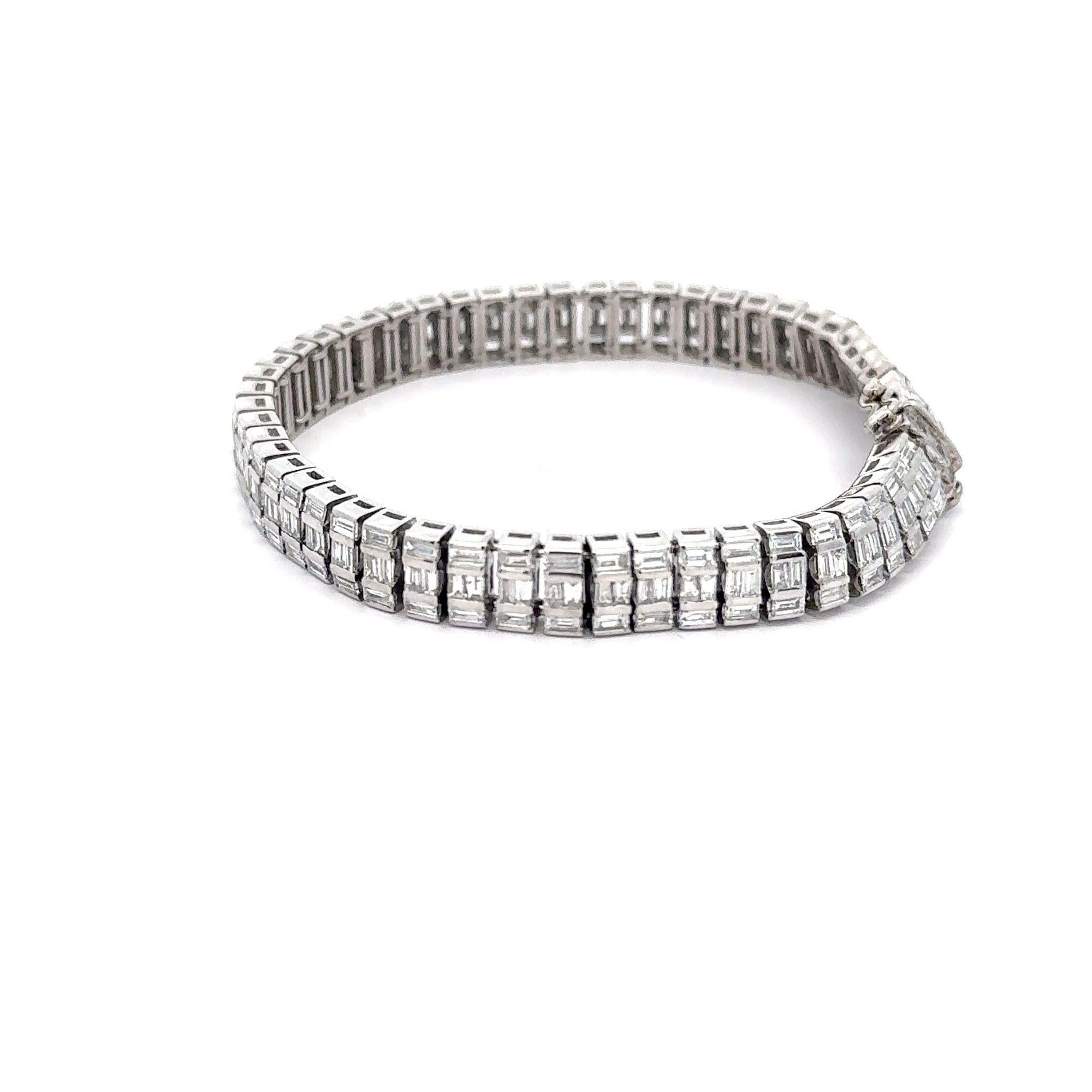Bracelet à plusieurs maillons en or blanc 18 carats avec diamants taille baguette de 16 carats Neuf - En vente à Miami, FL