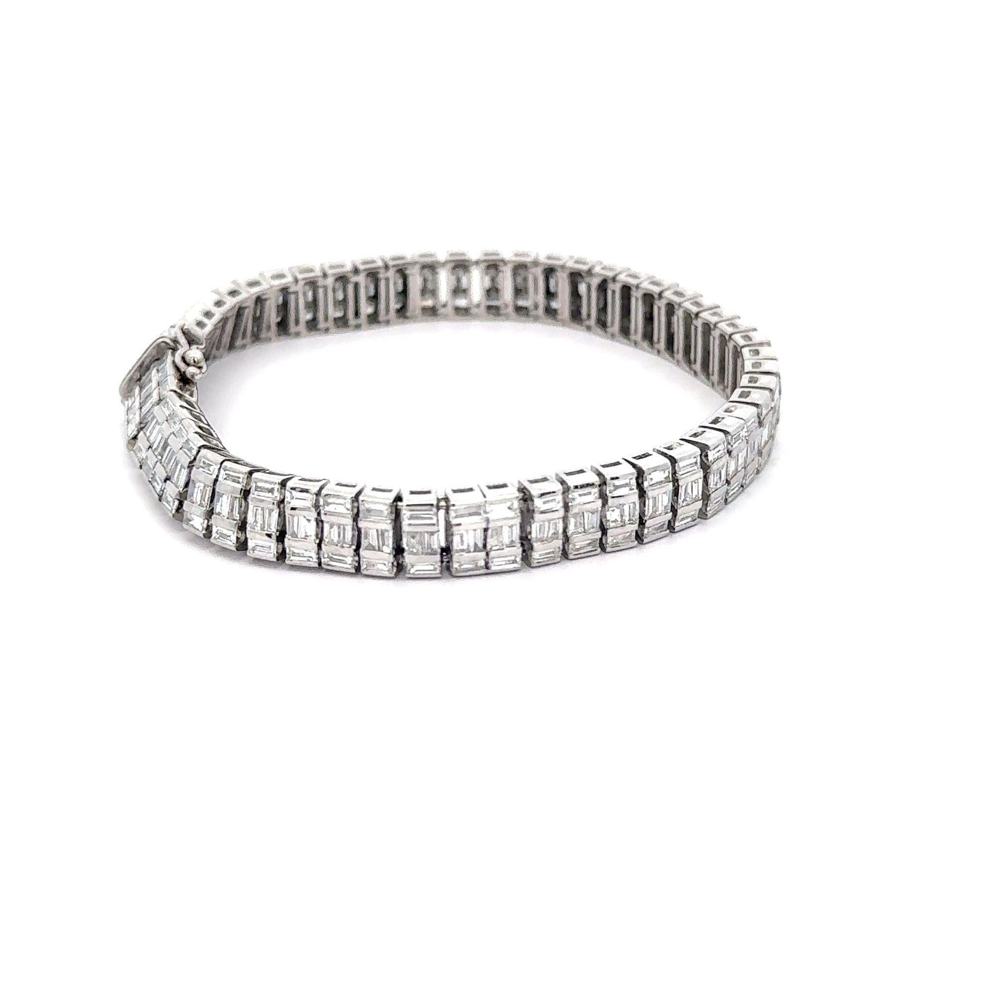 Bracelet à plusieurs maillons en or blanc 18 carats avec diamants taille baguette de 16 carats en vente 2