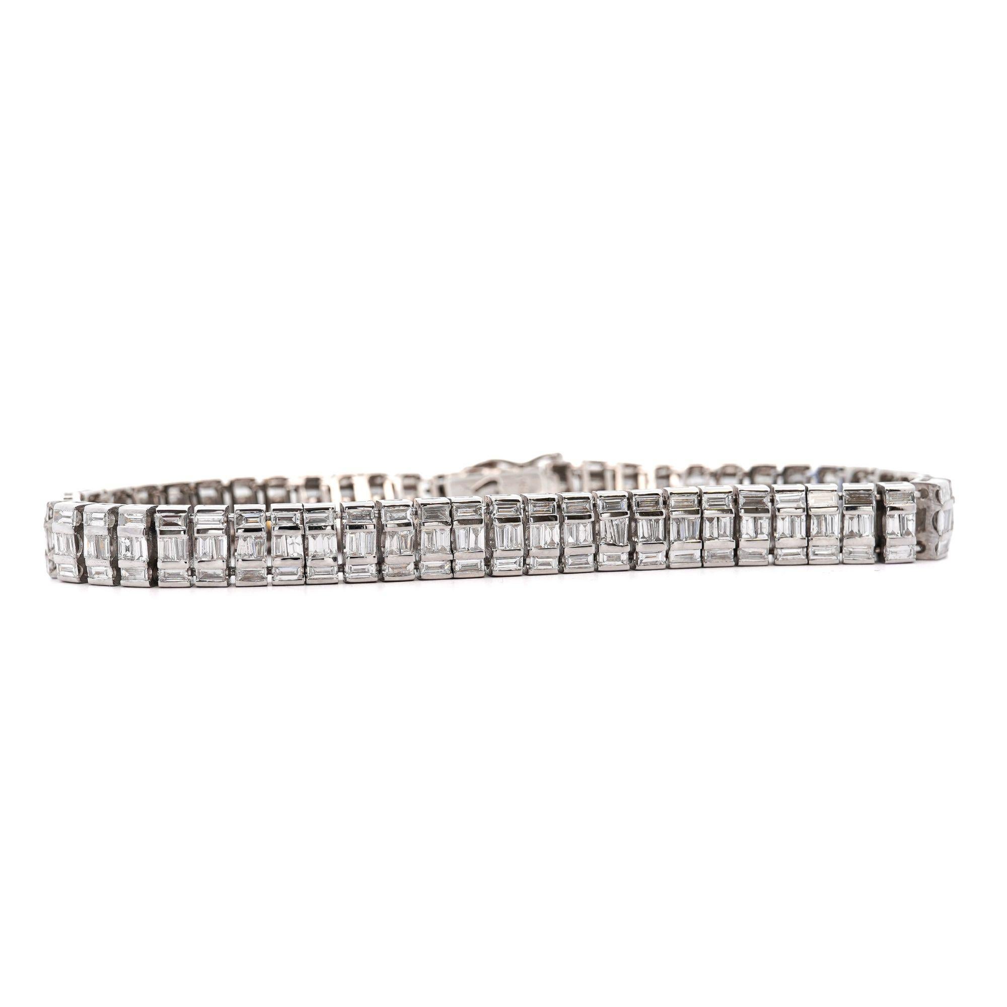 Bracelet à plusieurs maillons en or blanc 18 carats avec diamants taille baguette de 16 carats en vente 3