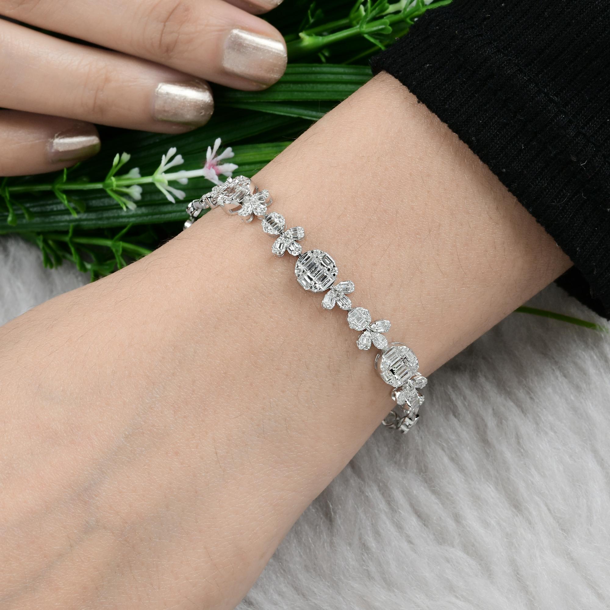 Bracelet à breloques en or blanc 14 carats avec diamants baguettes de 1,6 carat, fabrication artisanale Pour femmes en vente