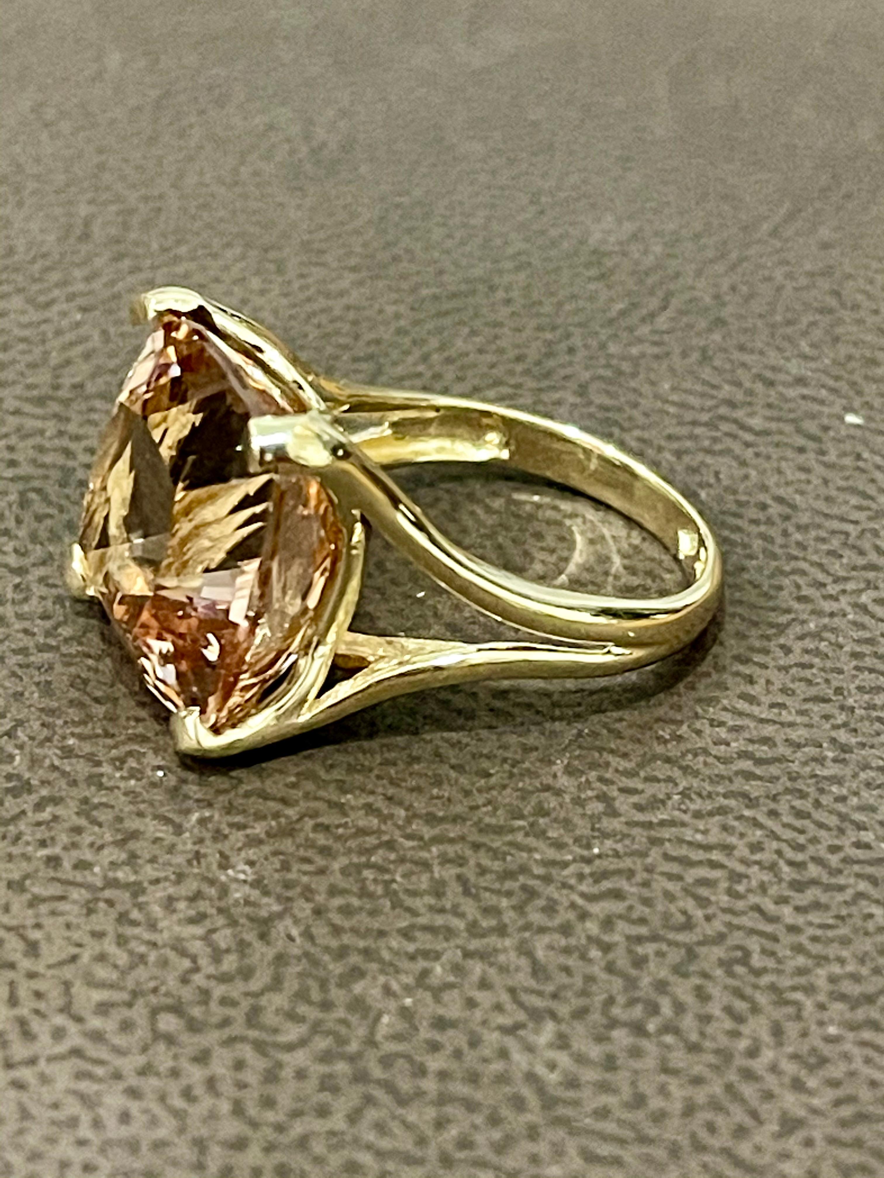 16 Carat Cushion Shape Morganite Cocktail Ring 14 Karat Yellow Gold Estate In Excellent Condition For Sale In New York, NY