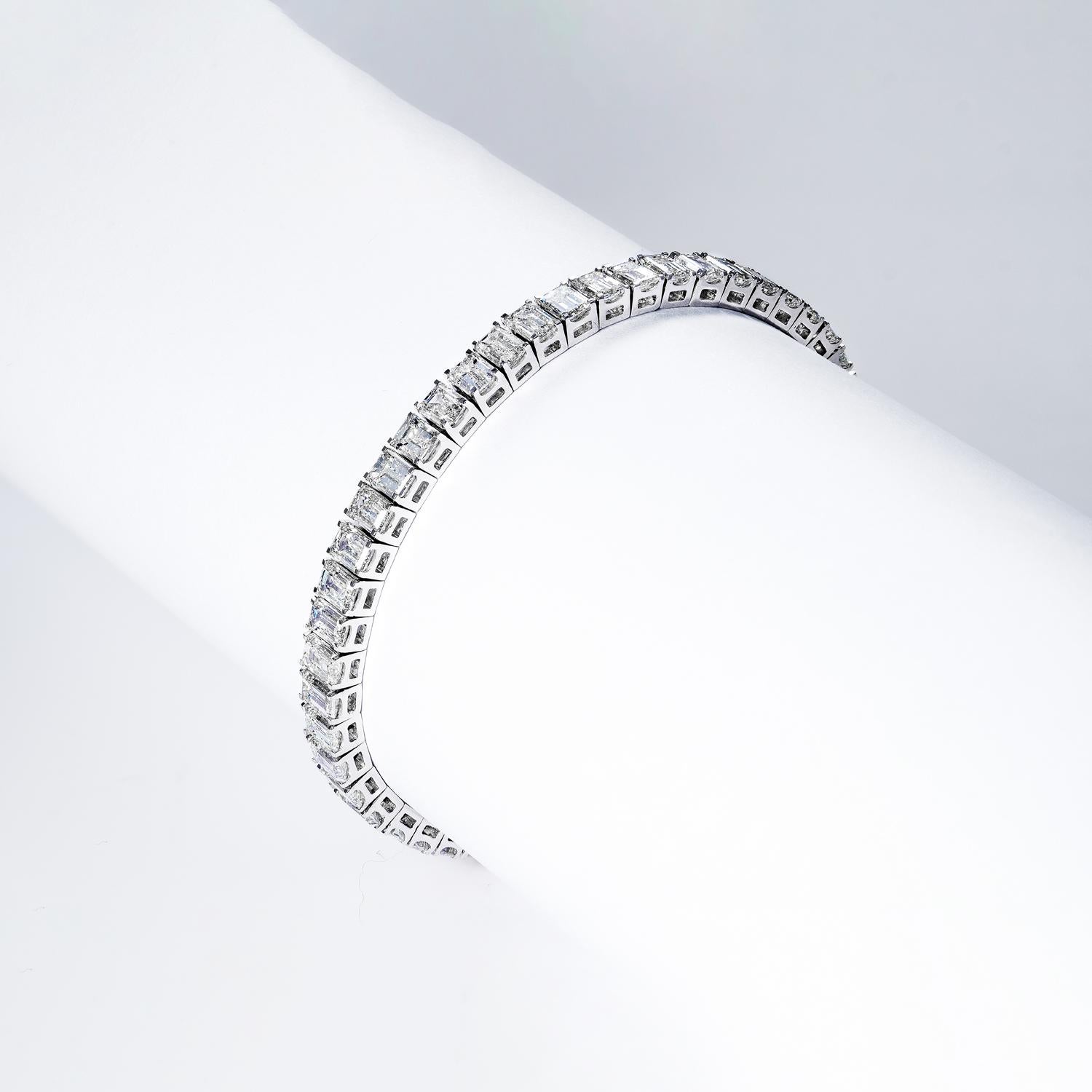 16 Carat Emerald Cut Single Row Diamond Tennis Bracelet Certified In New Condition For Sale In New York, NY