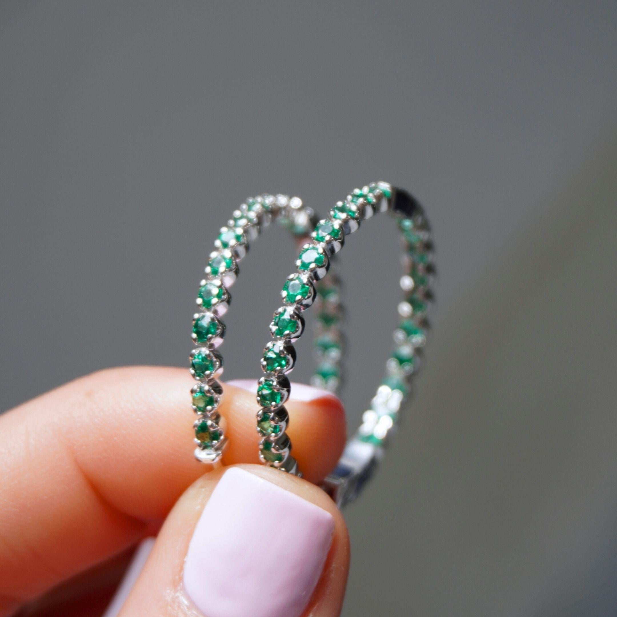 Contemporary 1.6 Carat Emerald Hoop Earrings For Sale