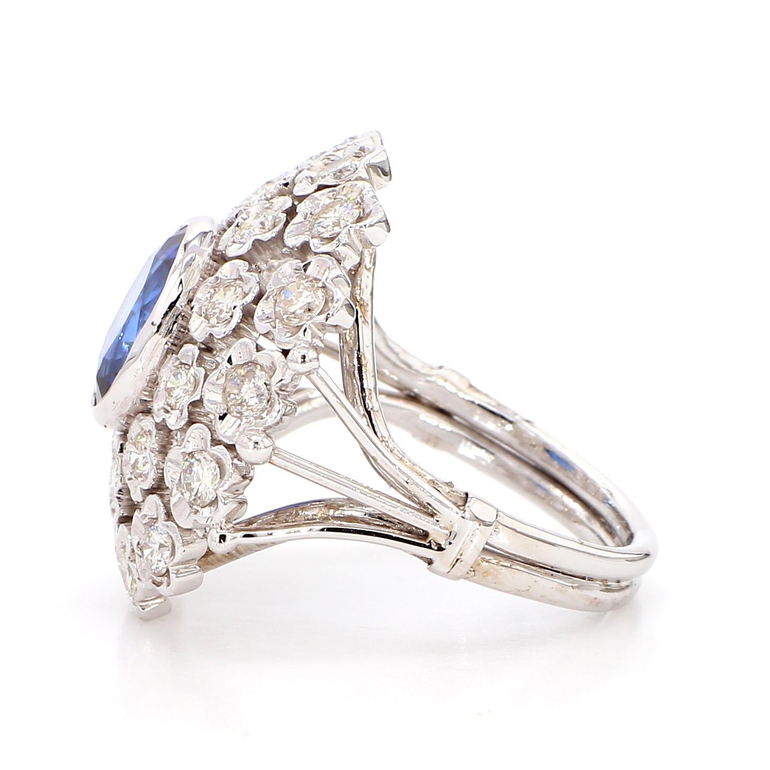 1,6 Karat natürlicher blauer Saphir und 1,77 Karat Diamantring Damen im Angebot