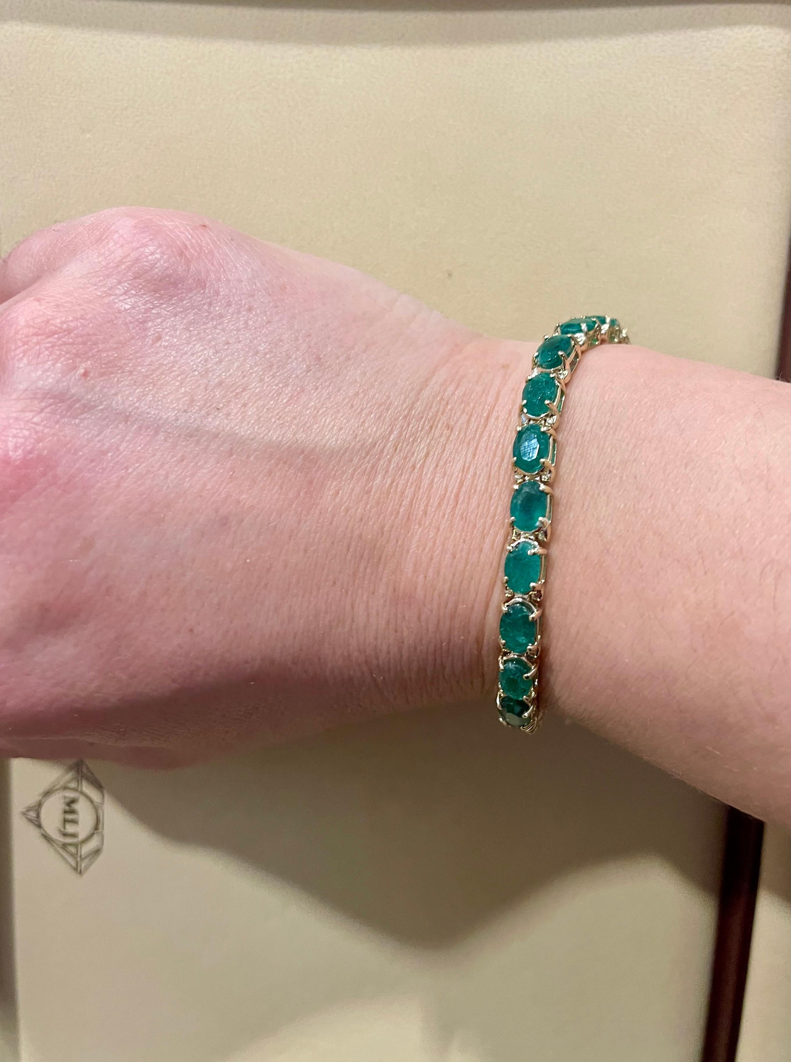 16 Carat Natural Emerald Cocktail Tennis Bracelet 14 Karat Yellow Gold For Sale 2