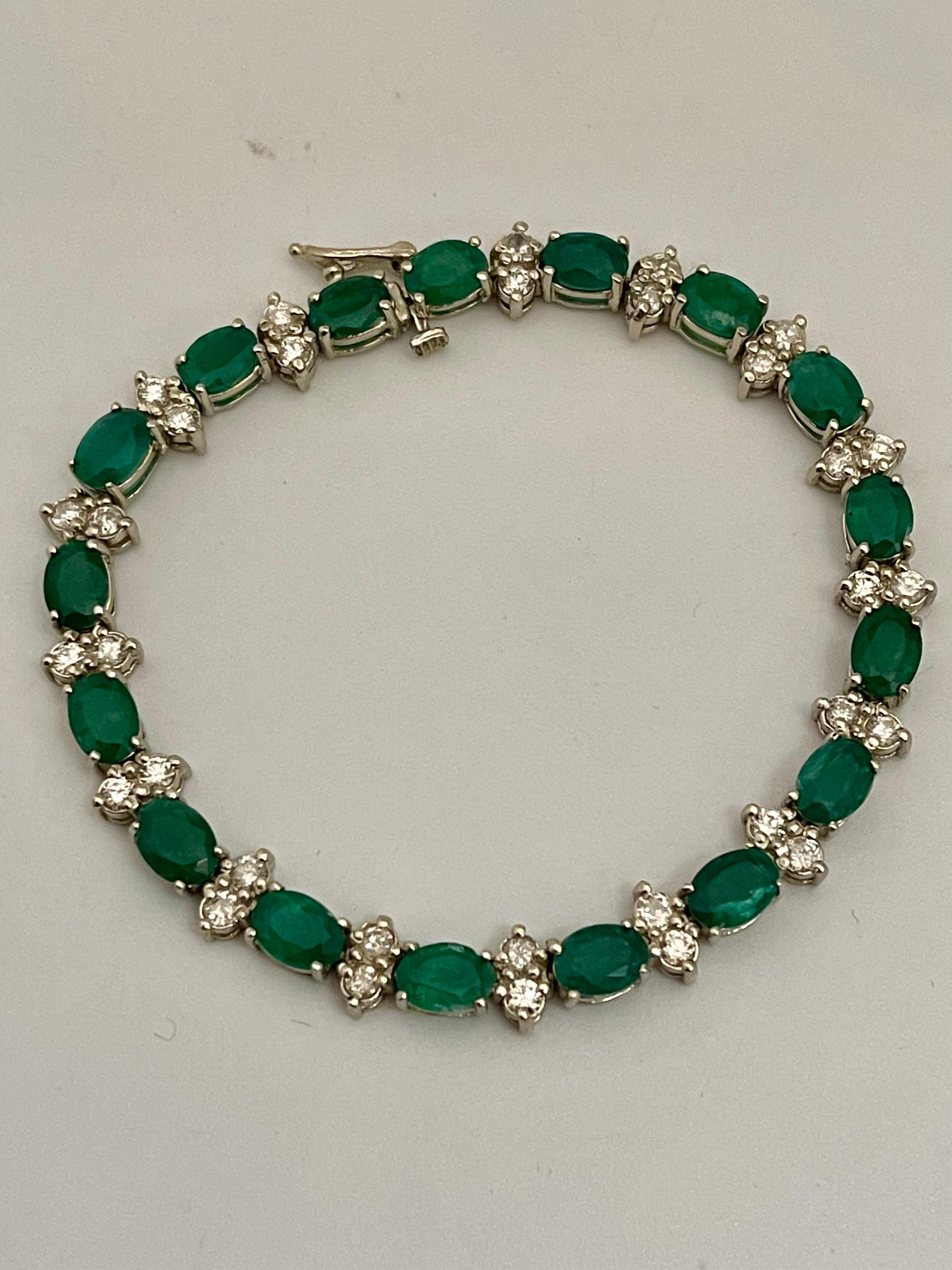16 Carat Natural Emerald & Diamond Cocktail Tennis Bracelet 14 Karat Yellow Gold For Sale 4