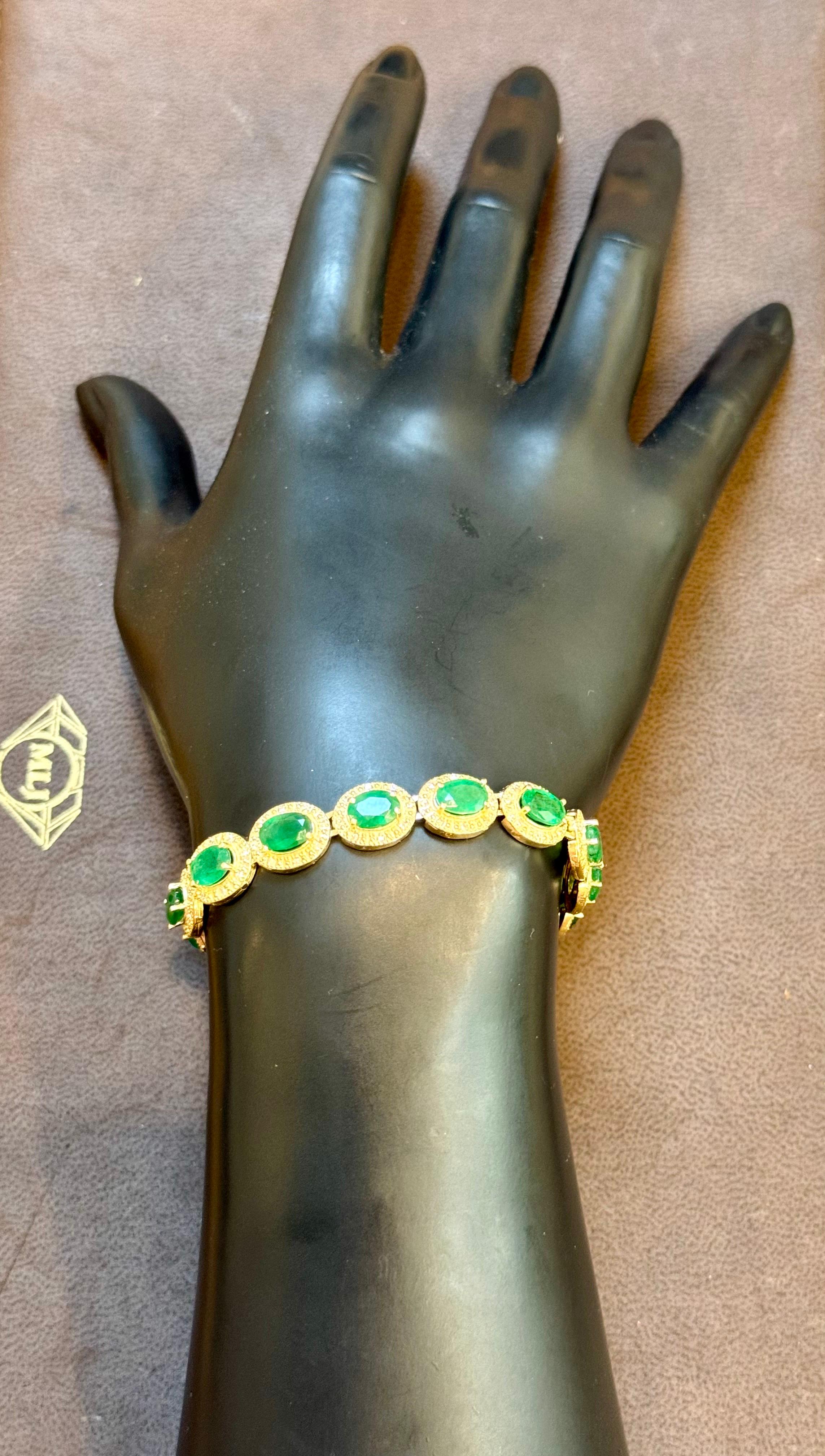 16 quilates  Pulsera de tenis de esmeraldas y diamantes talla ovalada Oro amarillo 14 kilates en venta 6