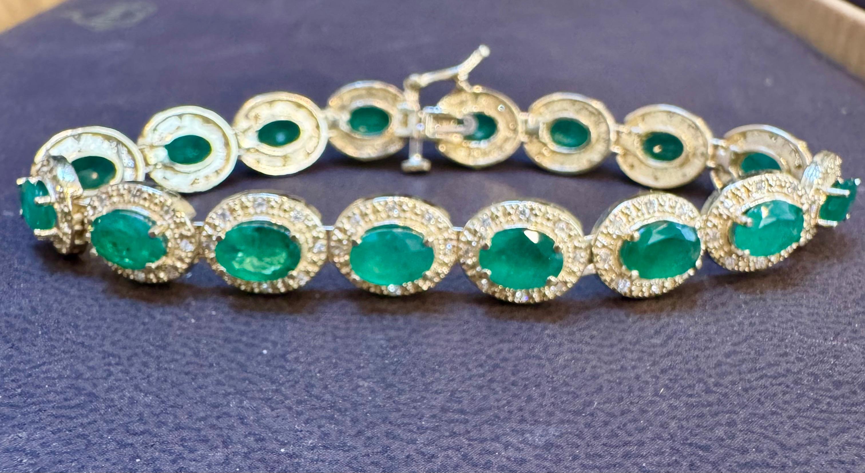 16 quilates  Pulsera de tenis de esmeraldas y diamantes talla ovalada Oro amarillo 14 kilates en venta 7