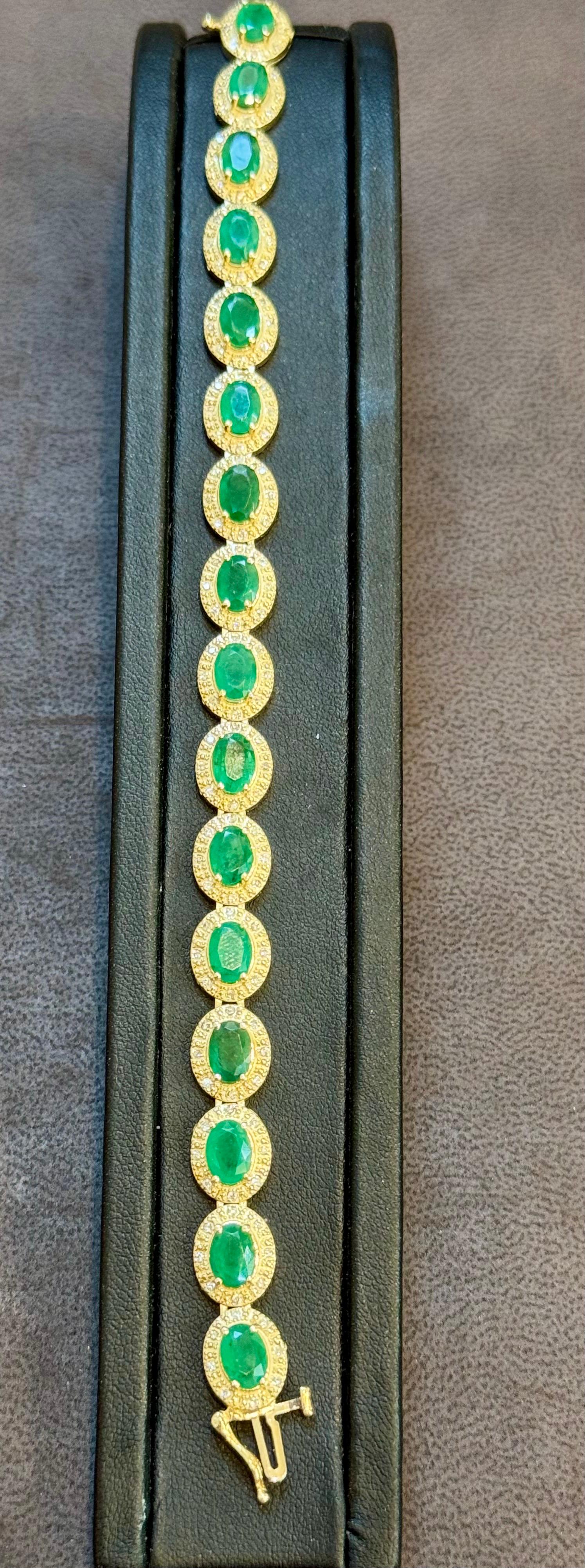 16 quilates  Pulsera de tenis de esmeraldas y diamantes talla ovalada Oro amarillo 14 kilates Corte esmeralda en venta