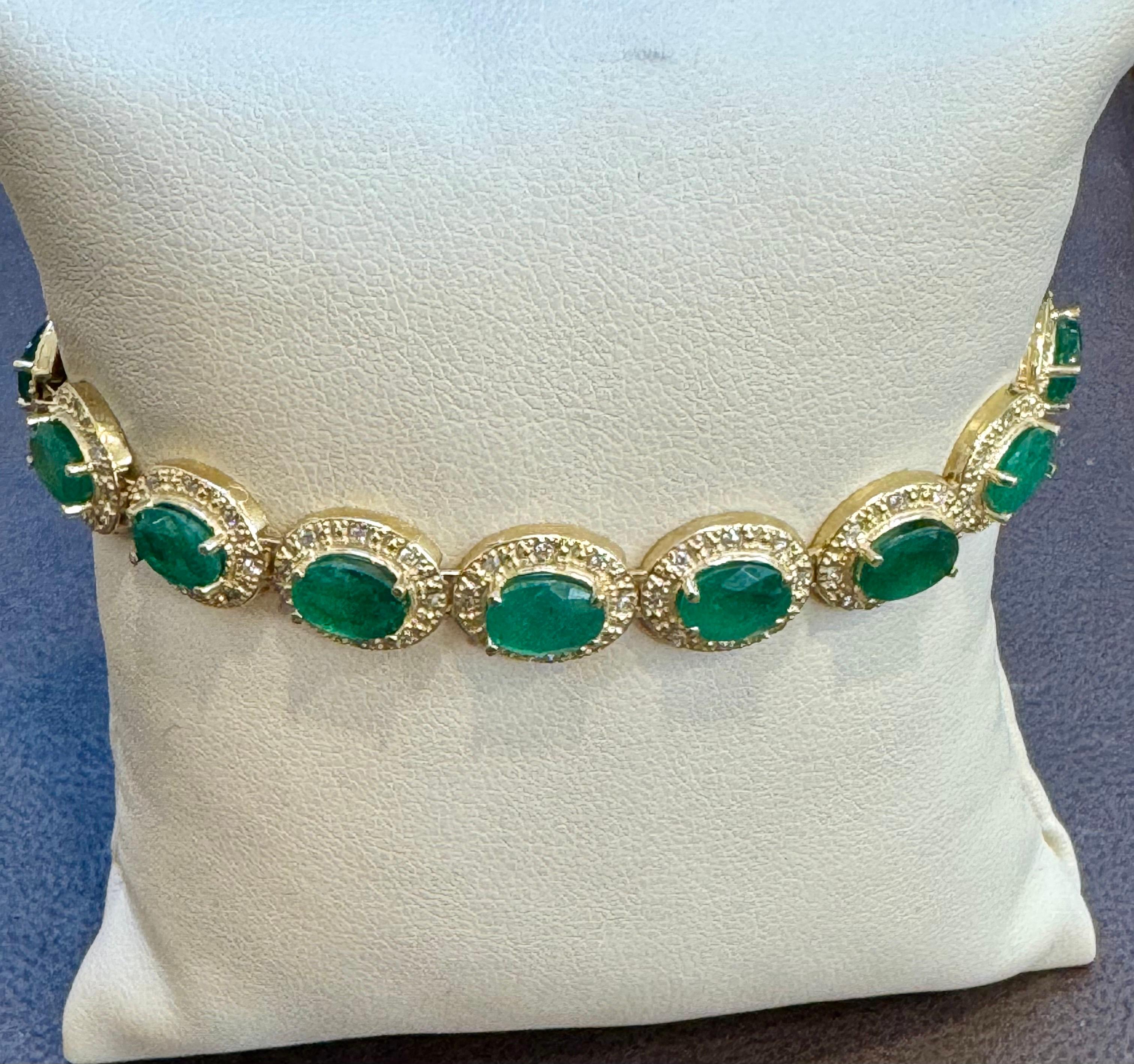 De las mujeres 16 quilates  Pulsera de tenis de esmeraldas y diamantes talla ovalada Oro amarillo 14 kilates en venta