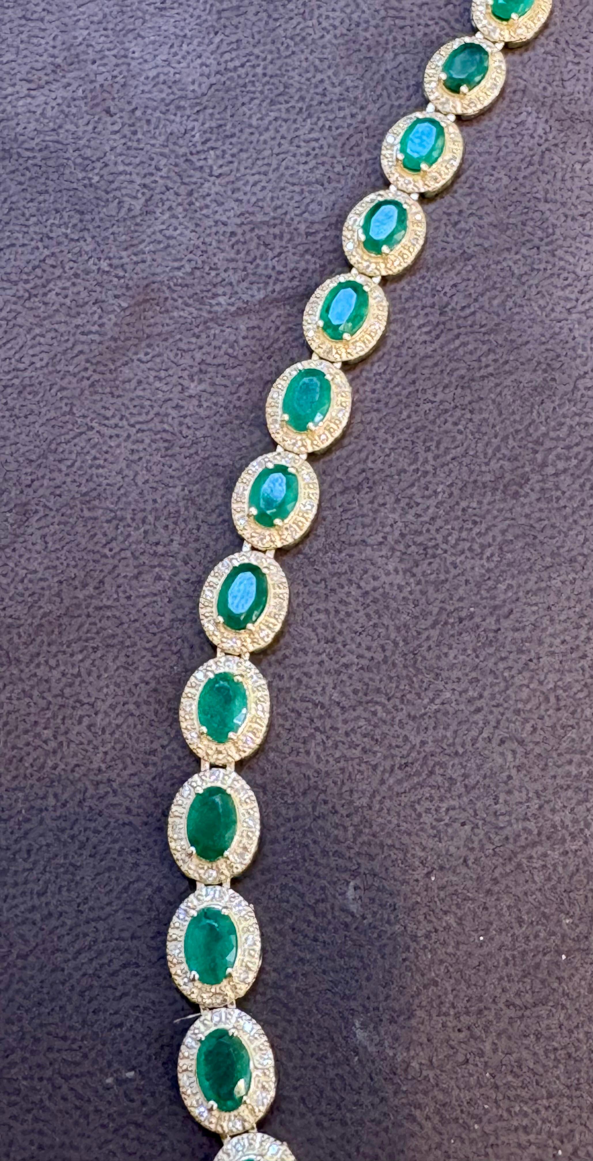 16 quilates  Pulsera de tenis de esmeraldas y diamantes talla ovalada Oro amarillo 14 kilates en venta 3