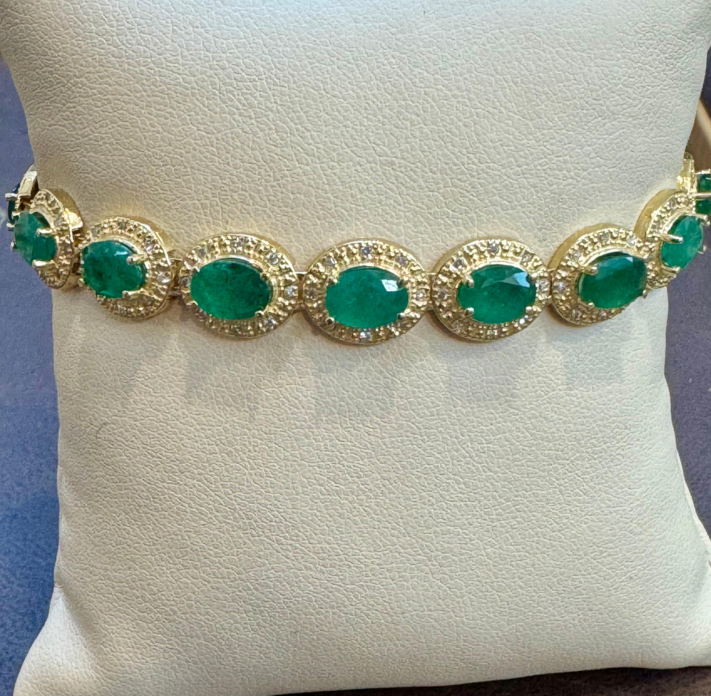16 quilates  Pulsera de tenis de esmeraldas y diamantes talla ovalada Oro amarillo 14 kilates en venta 4