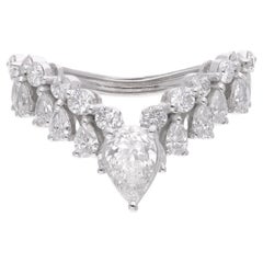 Bague à chevrons en or blanc 18 carats, diamants taille poire et rond de 1,6 carat