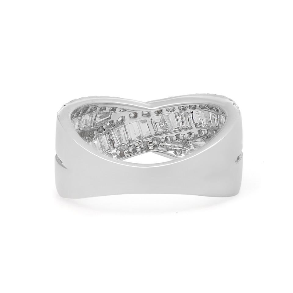 1.6 Carat Round and Baguette Diamond Crossover Fashion Ring 18K White Gold In New Condition In New York, NY