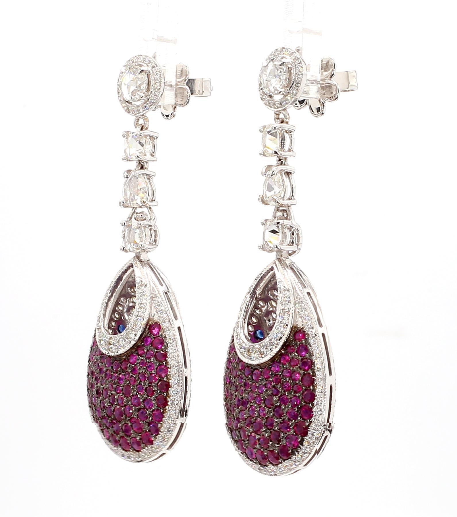 Moderne Boucles d'oreilles en or 18 carats double couleur avec rubis de 16 carats et diamants de 4,42 carats en vente