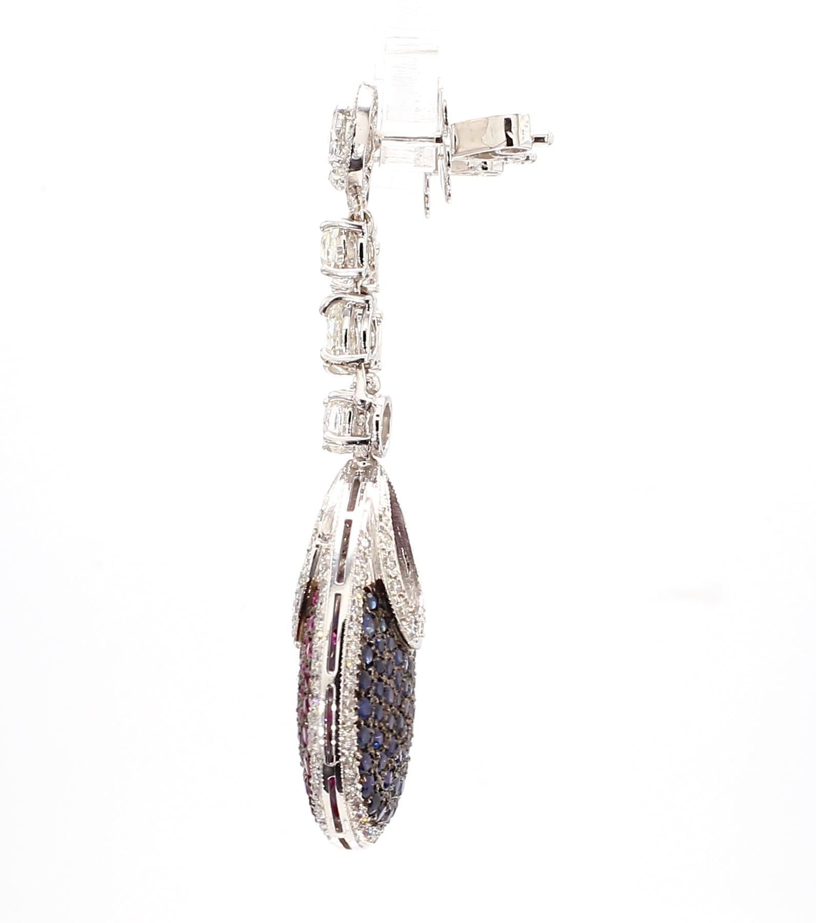 Taille ronde Boucles d'oreilles en or 18 carats double couleur avec rubis de 16 carats et diamants de 4,42 carats en vente