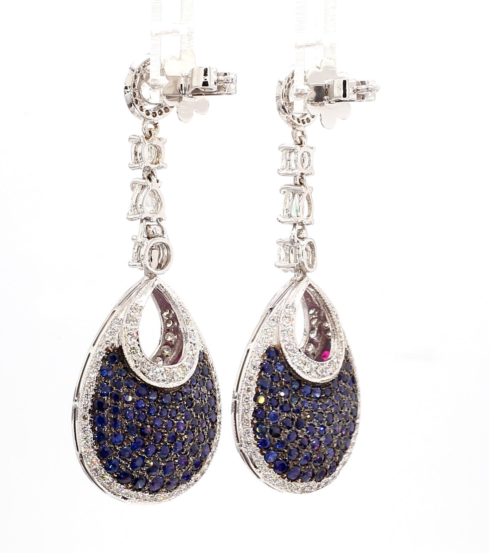 Boucles d'oreilles en or 18 carats double couleur avec rubis de 16 carats et diamants de 4,42 carats Neuf - En vente à New York, NY