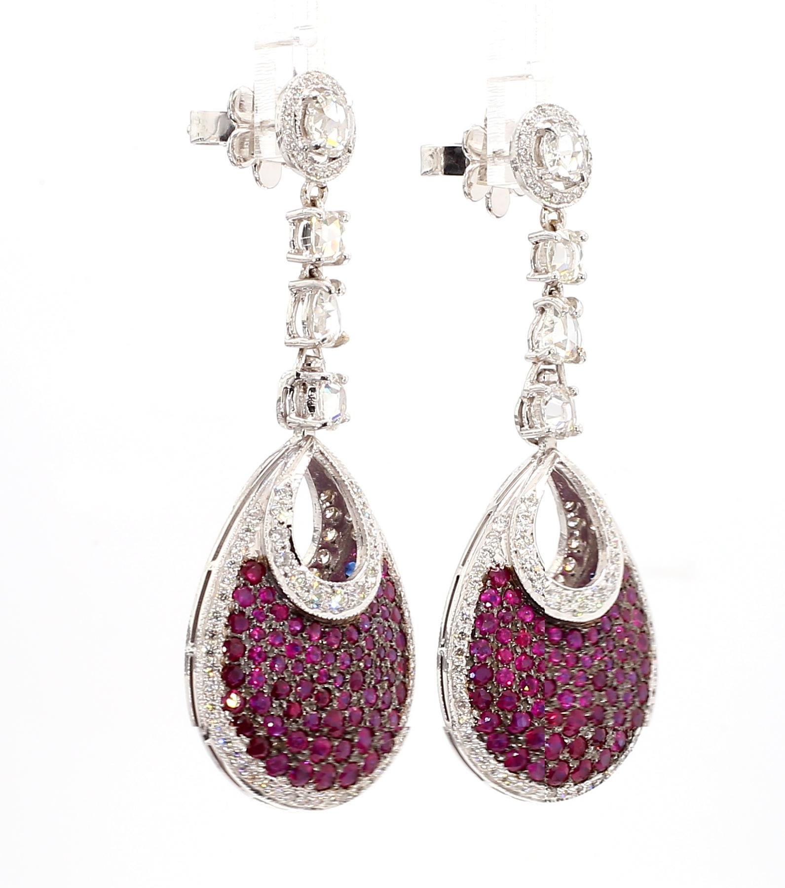 Boucles d'oreilles en or 18 carats double couleur avec rubis de 16 carats et diamants de 4,42 carats en vente 2