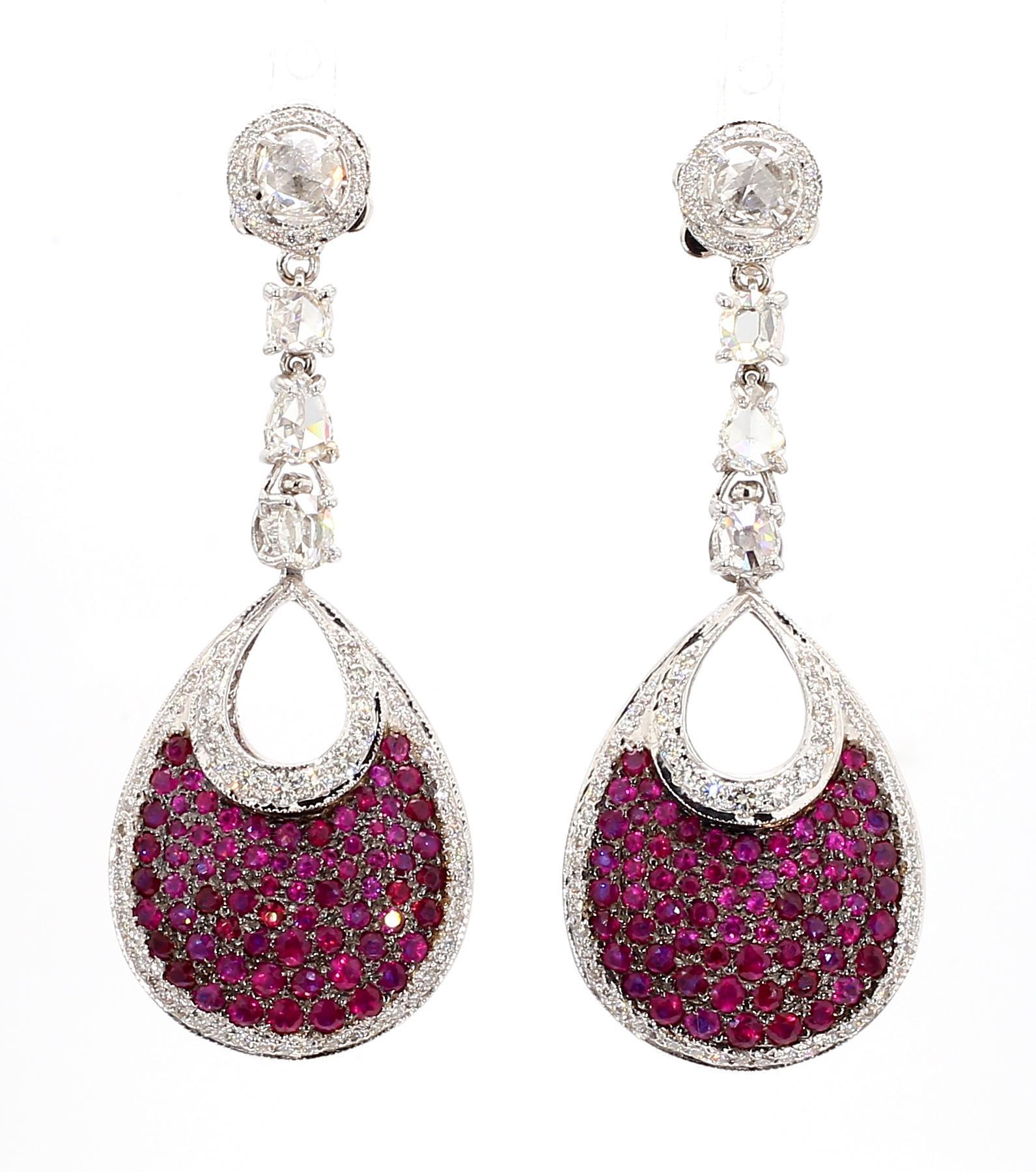 Boucles d'oreilles en or 18 carats double couleur avec rubis de 16 carats et diamants de 4,42 carats en vente 3
