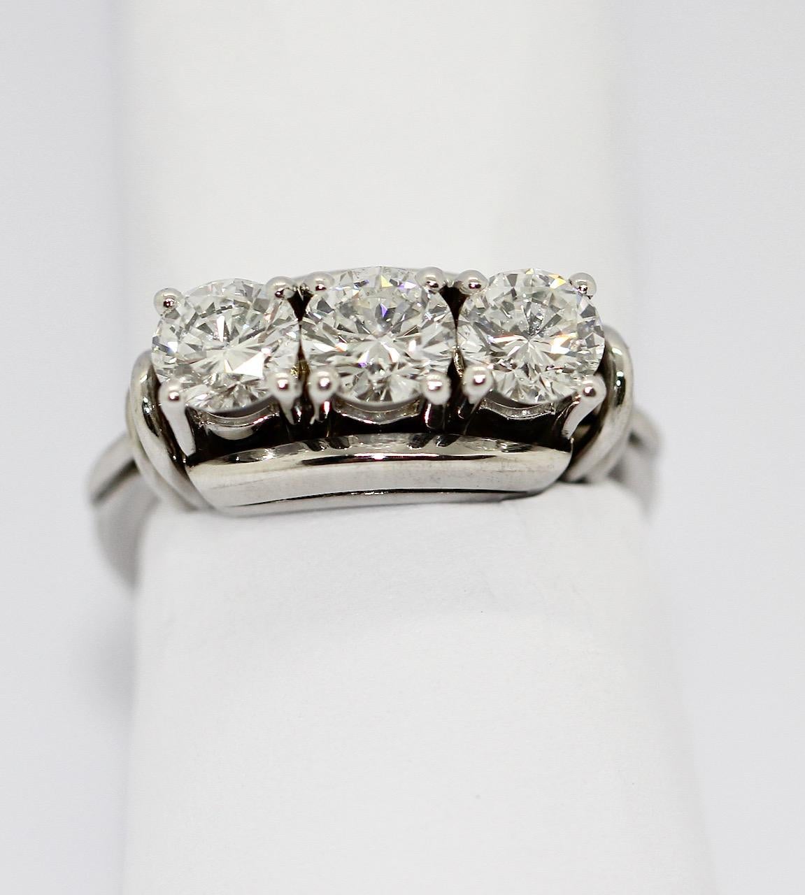 1.6 Carat three stone Diamond, Solitaire Ring, 18 Karat White Gold For Sale 1