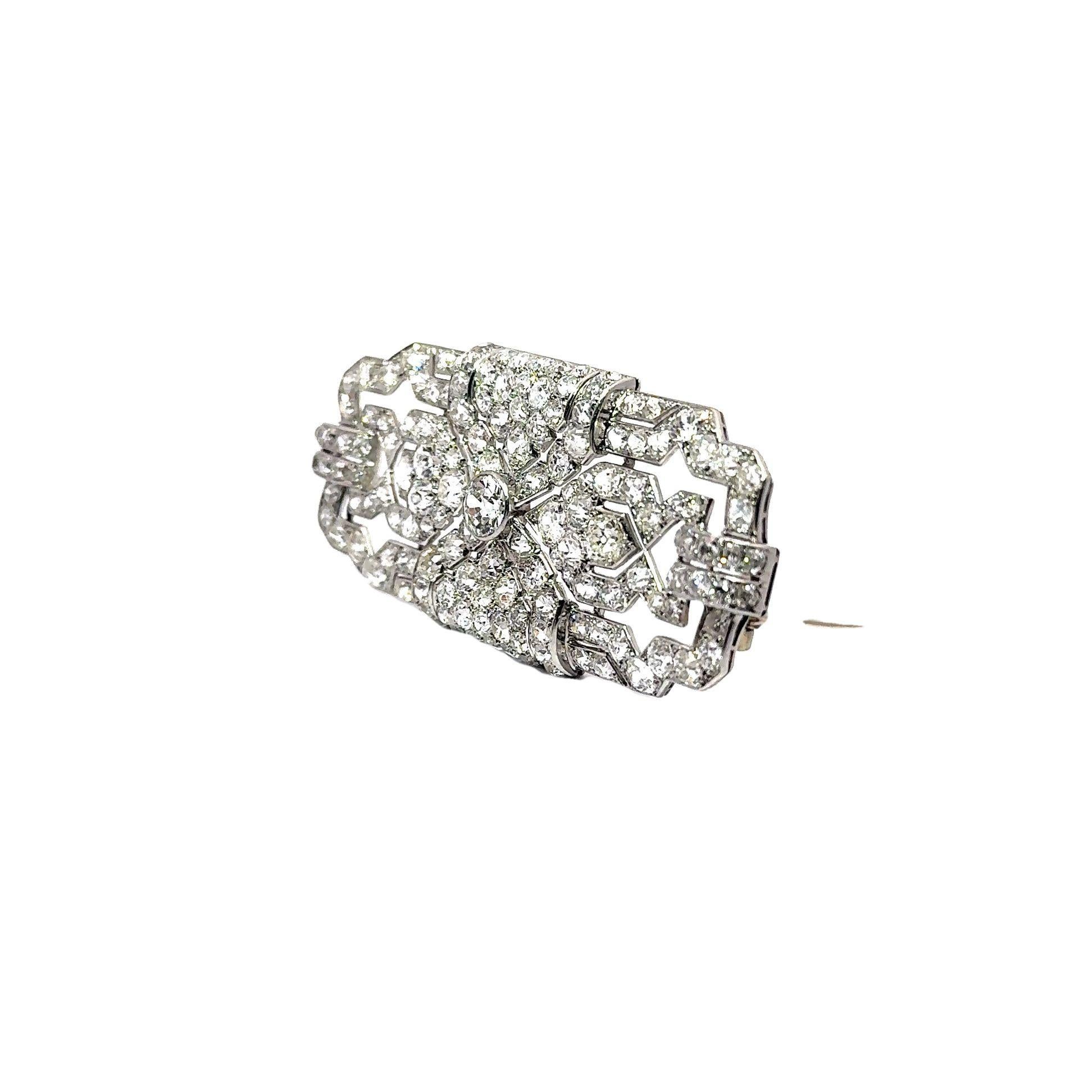 Old Mine Cut 16 Carats Art Deco Diamond Platinum Brooch, Circa 1925 For Sale