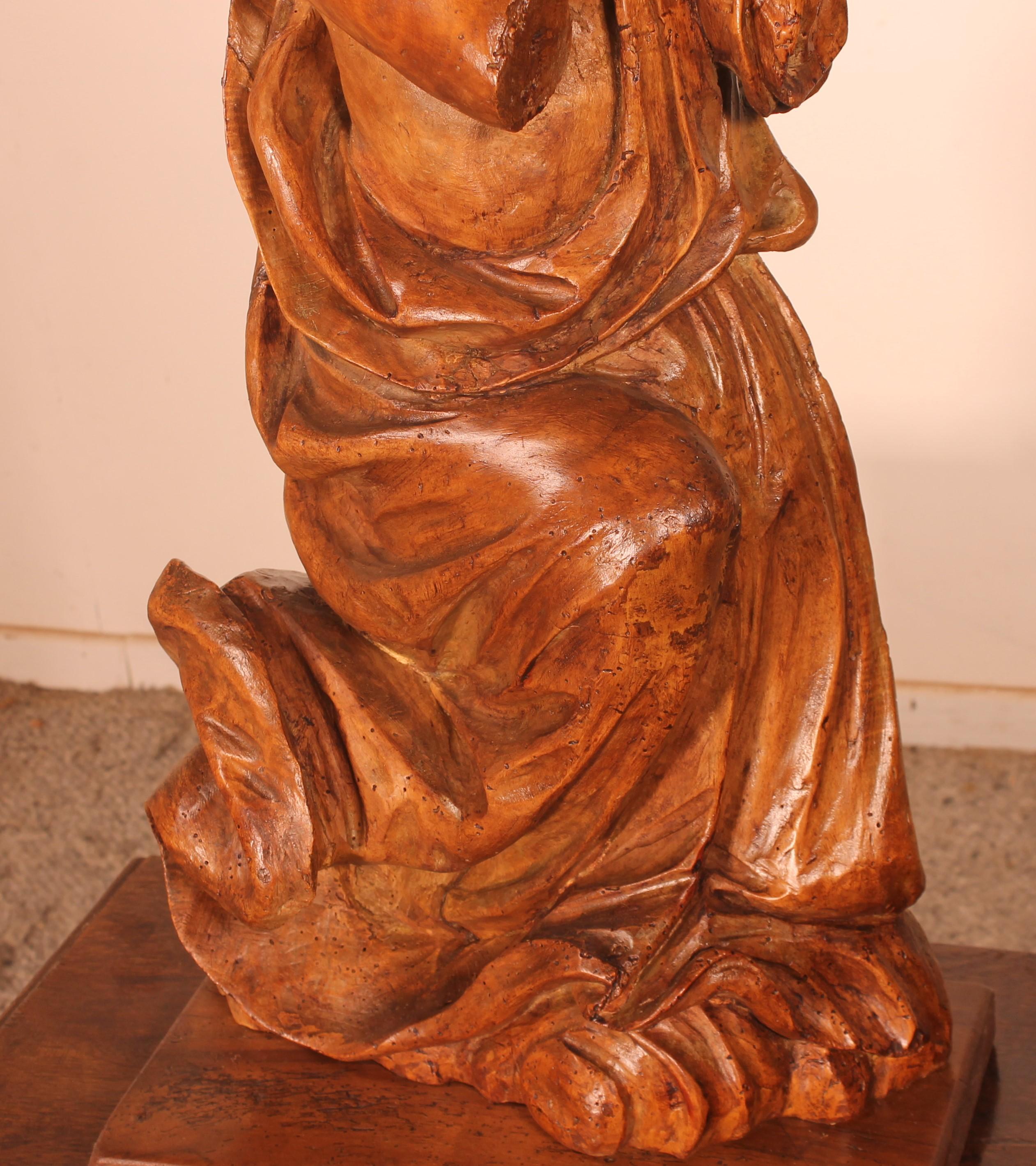 16th Century Walnut Sculptures from Germany For Sale 5