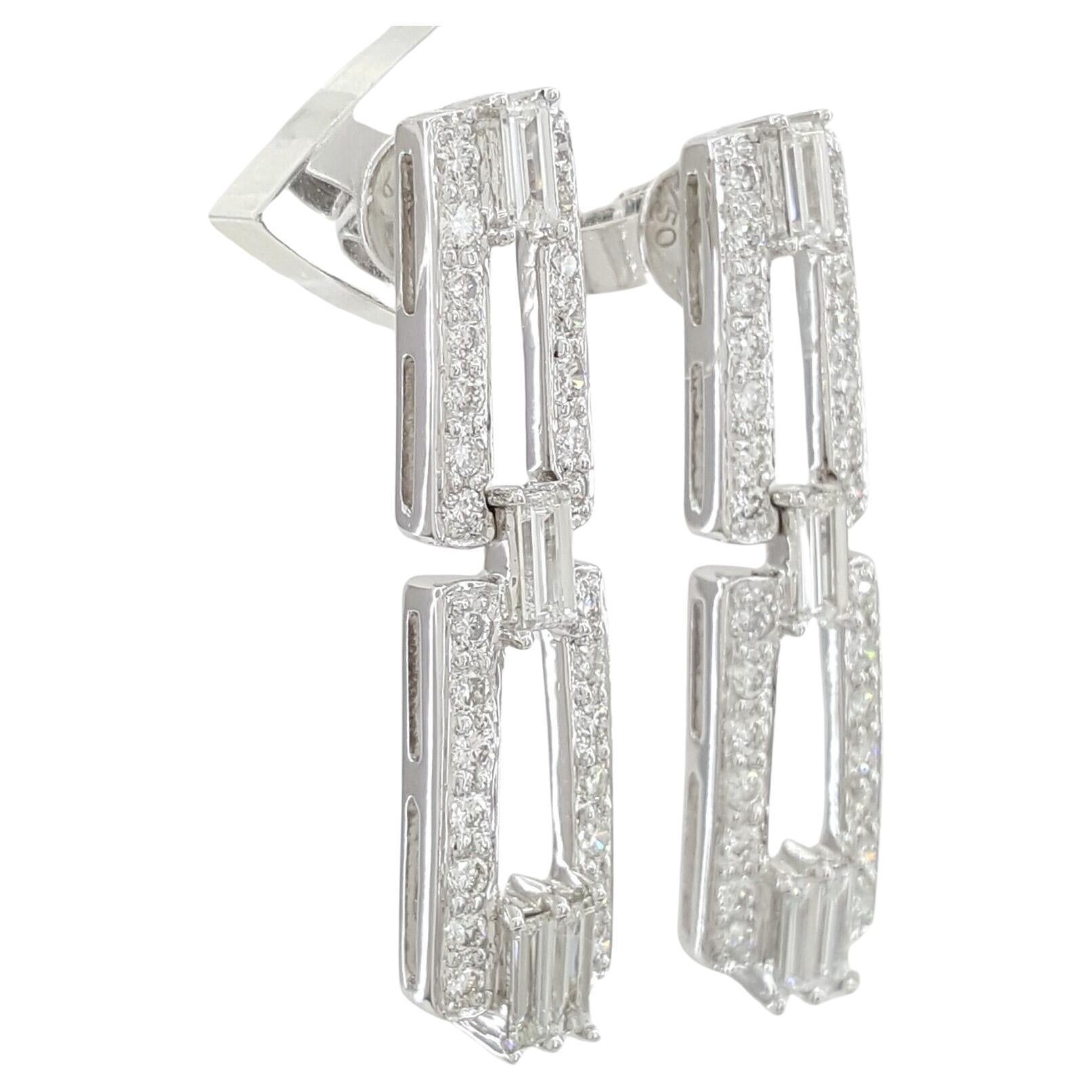 Pendientes colgantes de diamantes redondos y talla baguette de 1,6 ct 18k en Nuevo estado para la venta en Chicago, IL