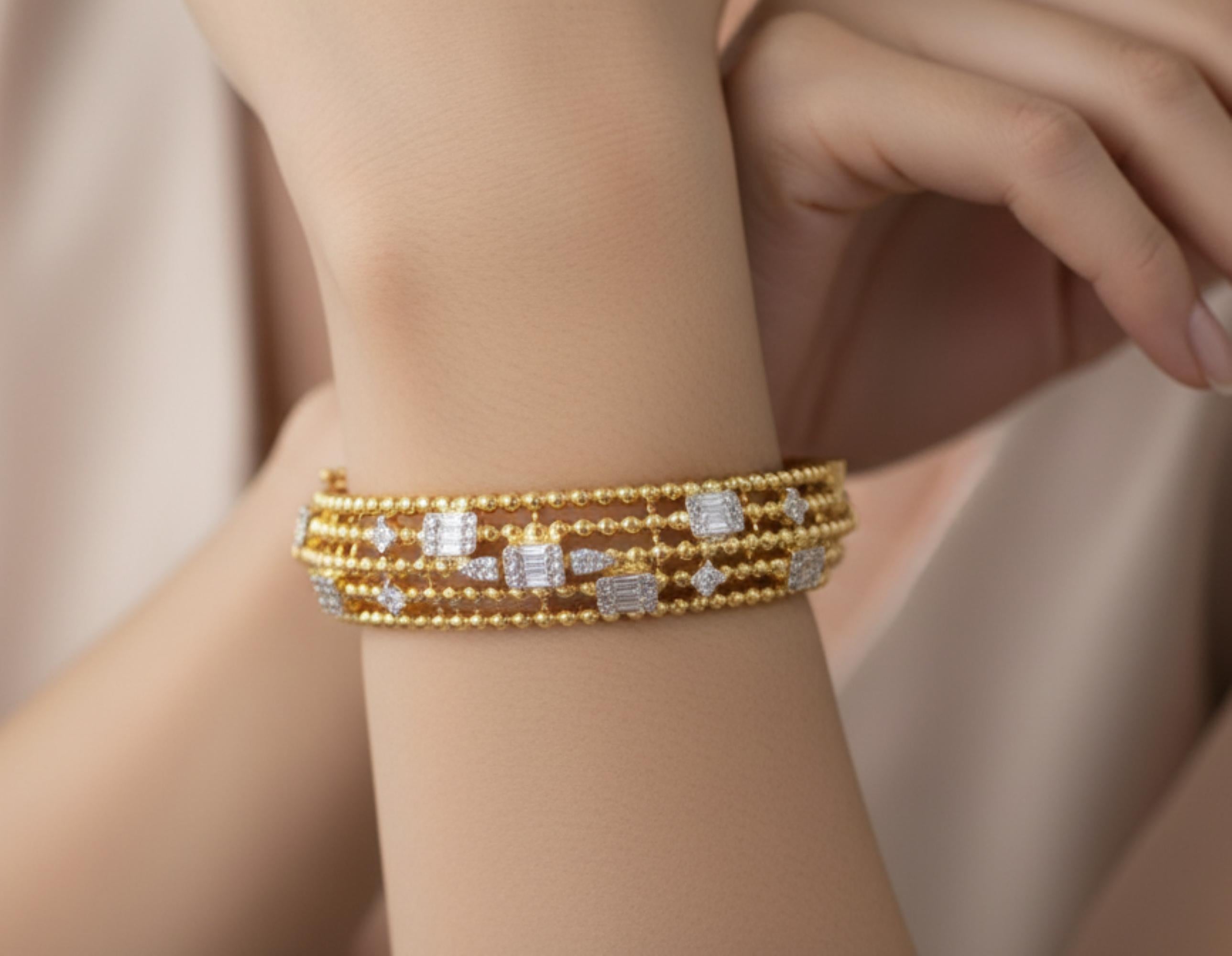 Code de l'article :- SEB-6030
Poids brut :- 23.04 gm
Or jaune massif 18k Poids :- 22.72 gm
Poids du diamant naturel :- 1.60 Ct. ( DIAMANT MOYEN DE PURETÉ SI1-SI2 ET DE COULEUR H-I )
Taille du bracelet :- 57 x 46 mm = 17 cm

✦