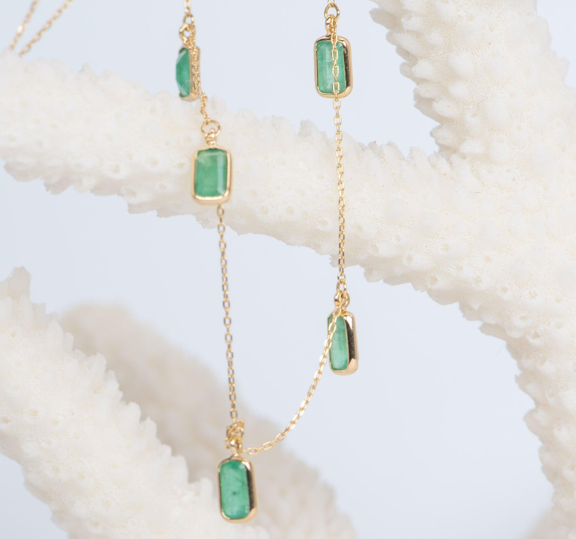 dainty emerald green necklace