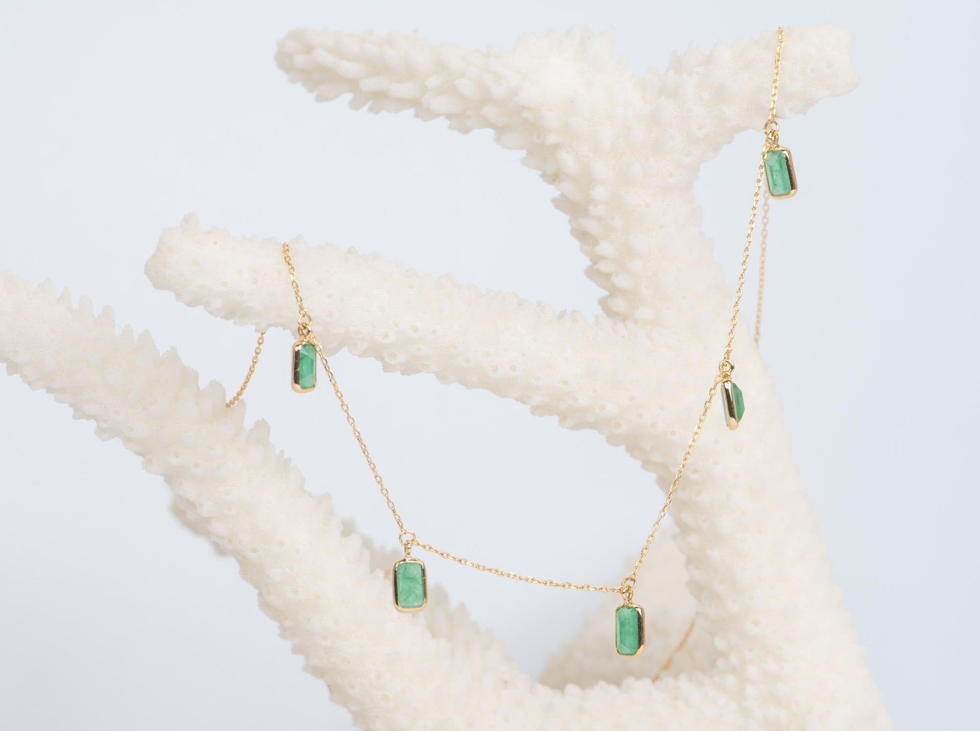 Square Cut Dainty Emerald Dangle Necklace 18k Gold Thin Chain Intense Green R4101