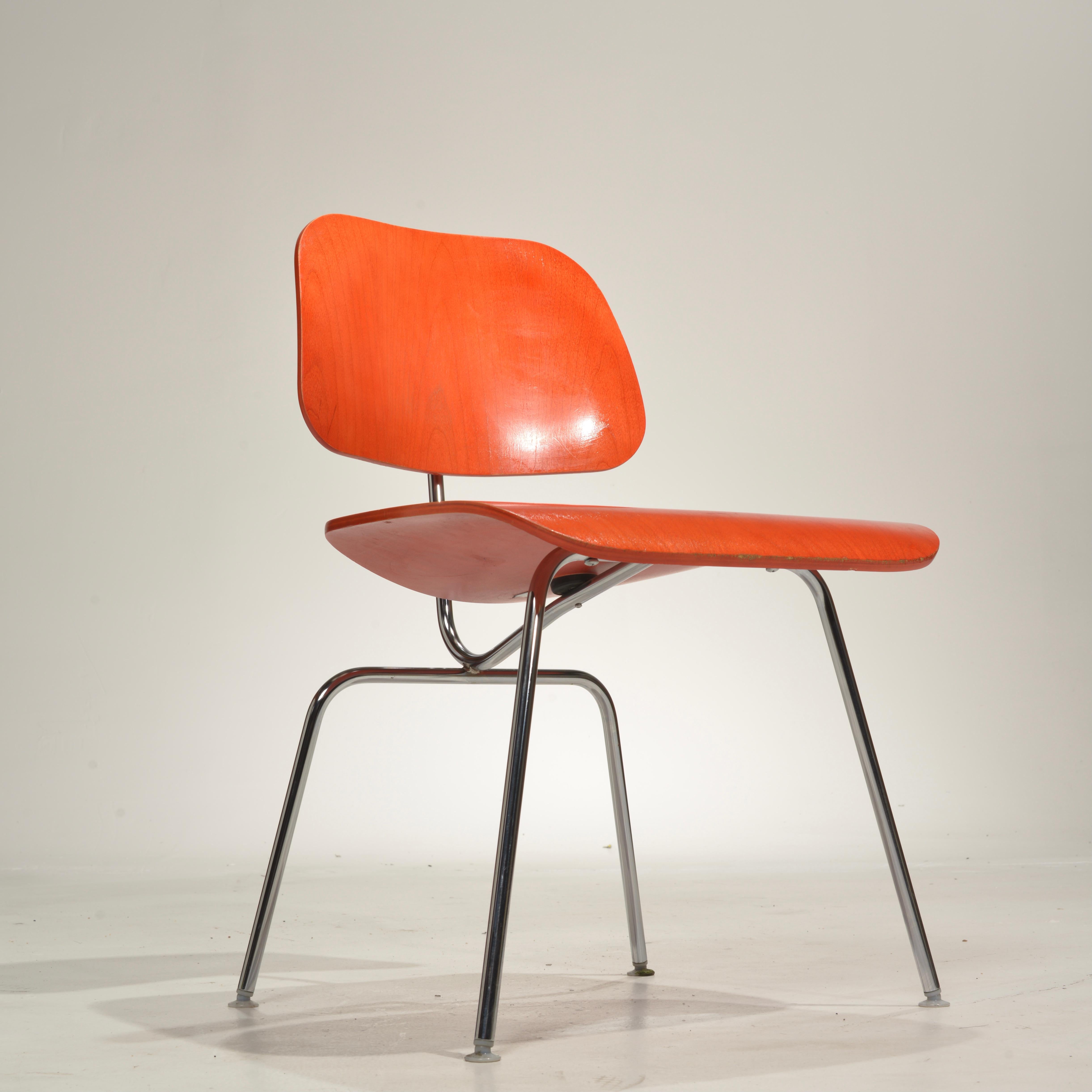 16 DCM Chairs by Charles and Ray Eames for Herman Miller In Good Condition For Sale In Los Angeles, CA