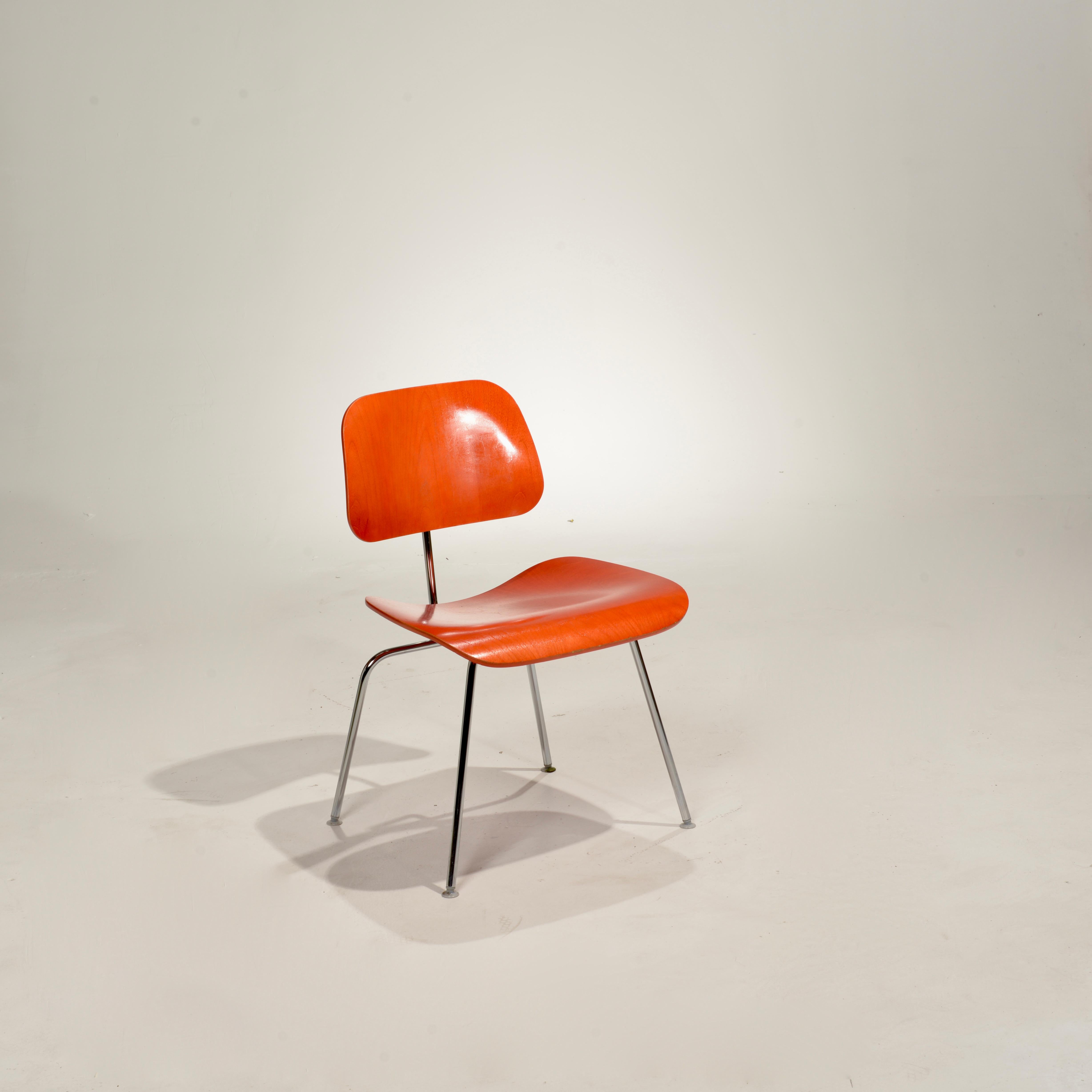 Metal 16 DCM Chairs by Charles and Ray Eames for Herman Miller For Sale