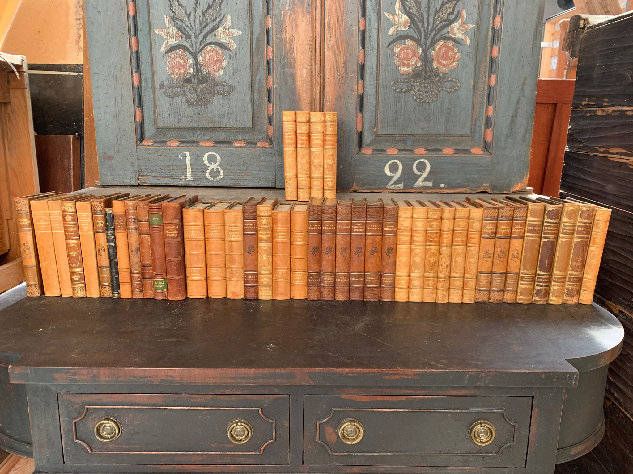 16 Feet Collection of European 19th Century Leather-Bound Books For Sale