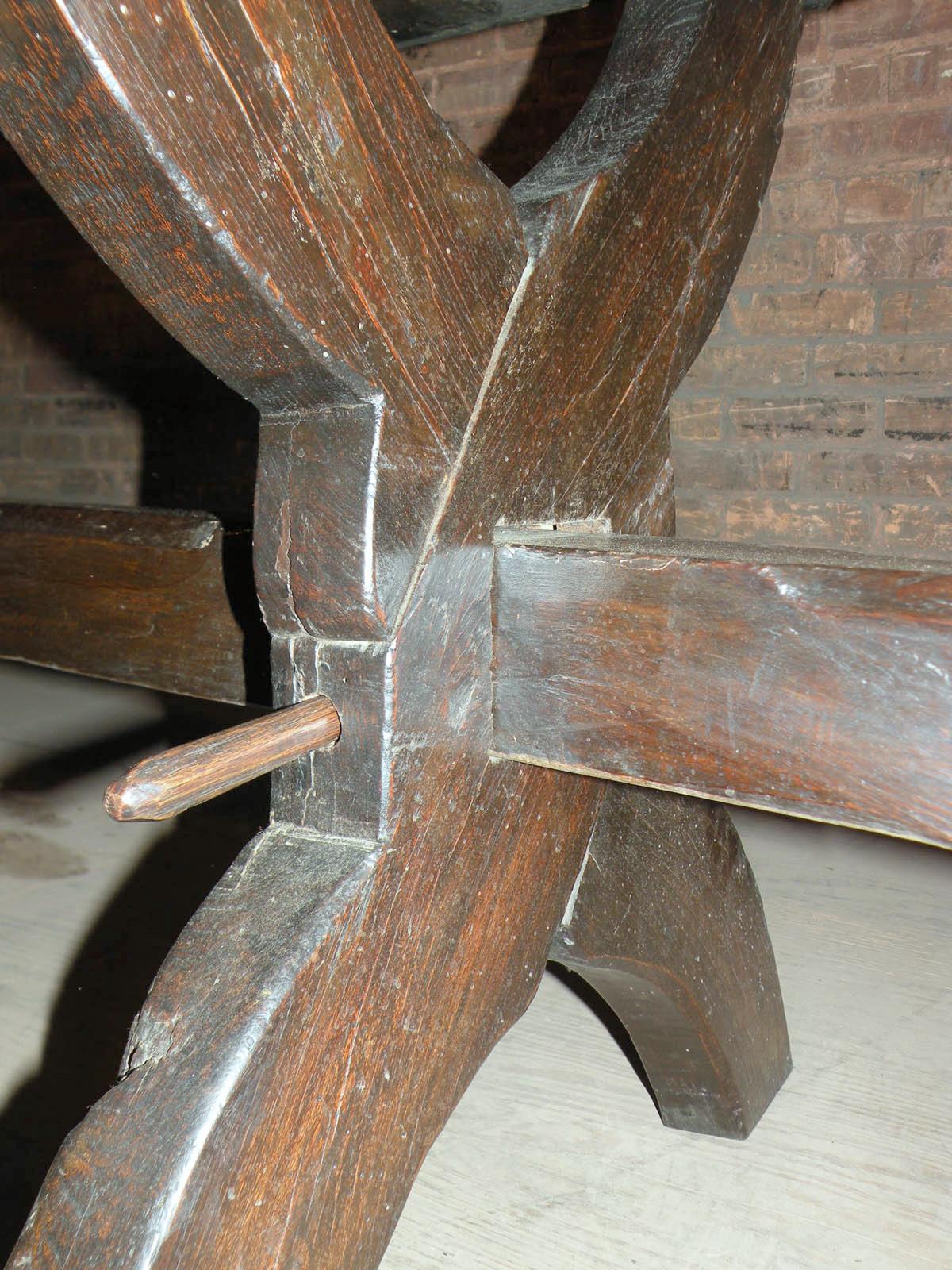 Table à tréteaux en chêne français du XVIIe siècle de 4,45 m de long 5