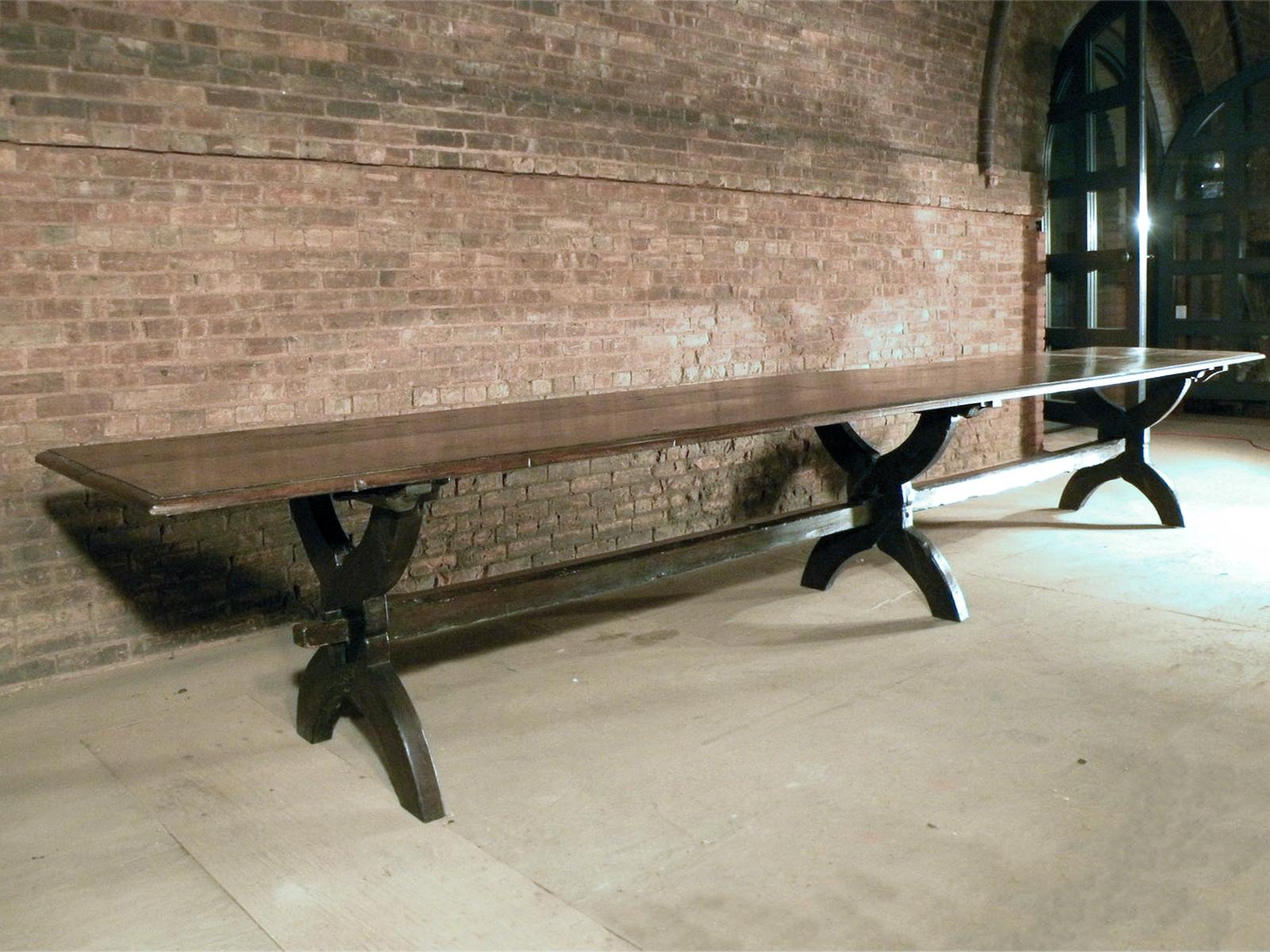 Français Table à tréteaux en chêne français du XVIIe siècle de 4,45 m de long